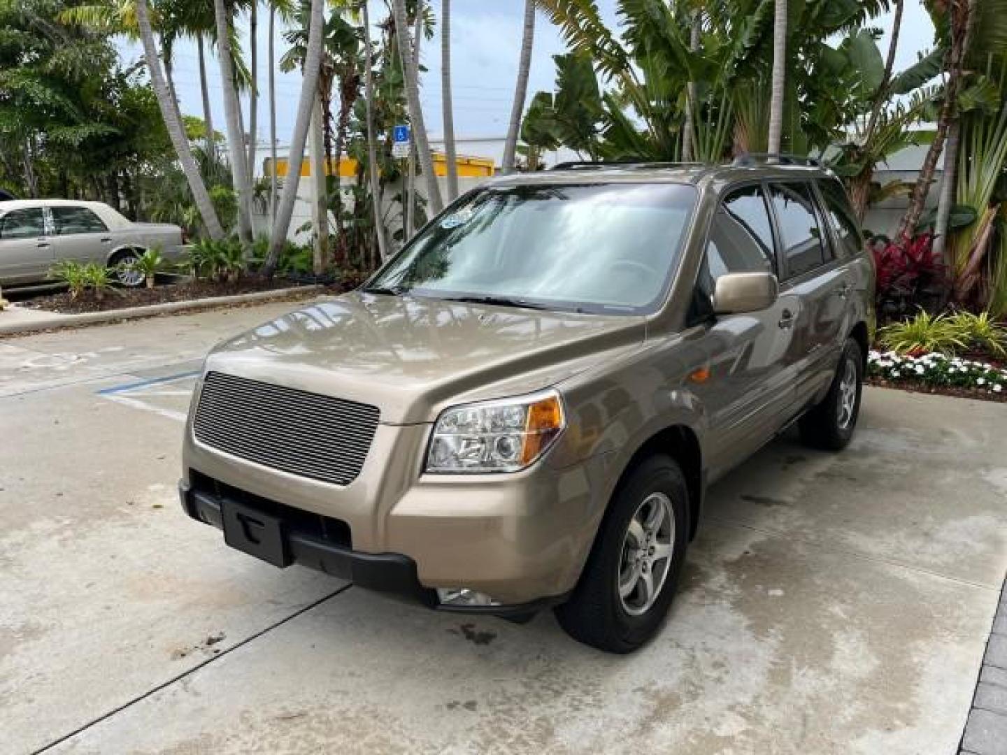 2008 Mocha Metallic /Saddle Honda Pilot EX-L LOW MILES 52,565 SUV (5FNYF28568B) with an 3.5L SOHC MPFI 24-Valve i-VTEC V6 Engine engine, Automatic transmission, located at 4701 North Dixie Hwy, Pompano Beach, FL, 33064, (954) 422-2889, 26.240938, -80.123474 - 2008 HONDA PILOT EX-L NEW $32,045 1 OWNER LOW MILES 52,565 VIN: 5FNYF28568B025902 4 DOOR WAGON/SPORT UTILITY NO ACCIDENTS NO RECALLS 3 ROW SEATS 3.5L V6 F SOHC 24V POWER SUNROOF ROAD READY GASOLINE POWER SEATS POWER MIRRORS FRONT WHEEL DRIVE HEATED SEATS HEATED MIRRORS Alloy Wheels Anti-Theft System - Photo#3