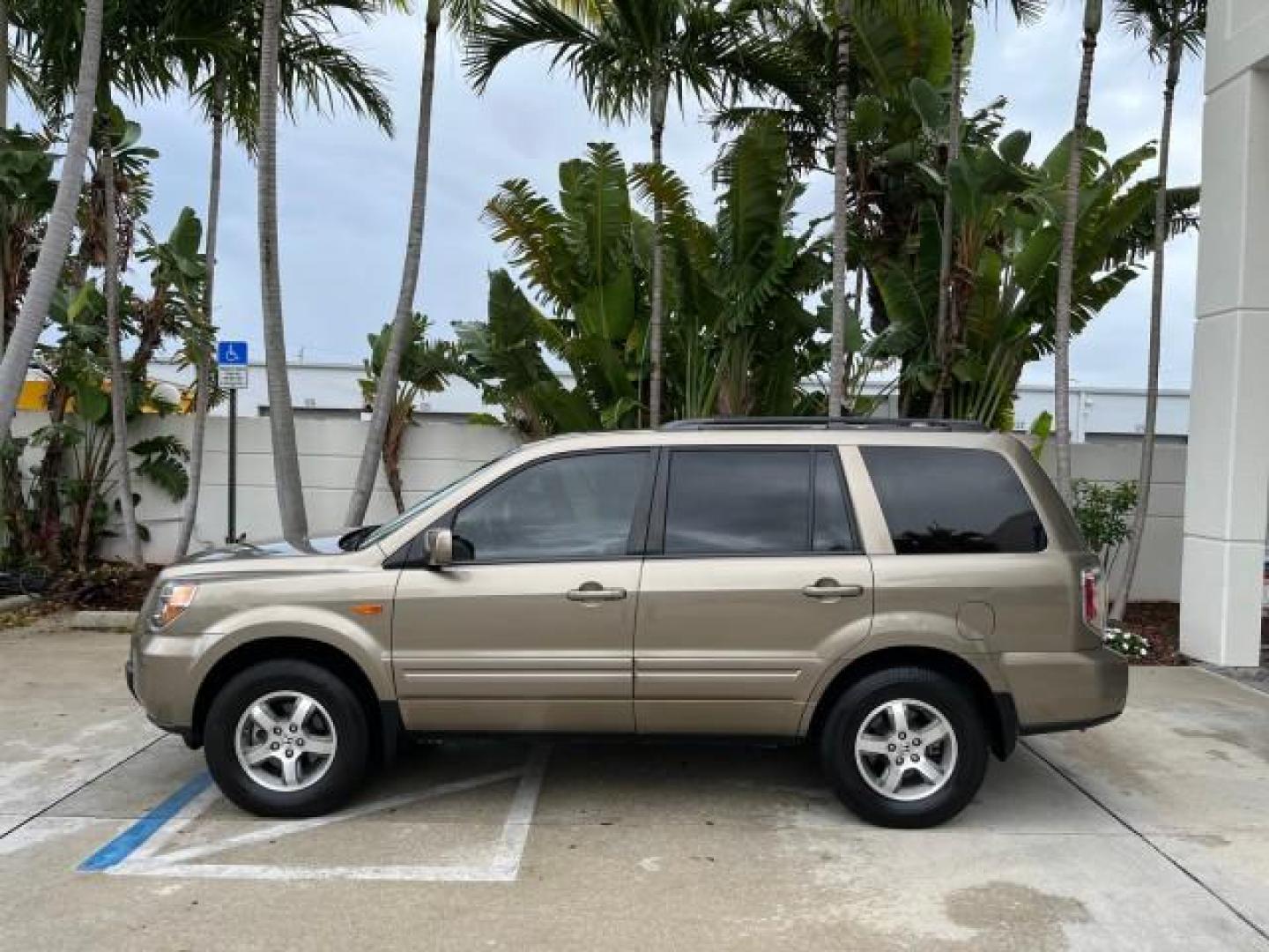 2008 Mocha Metallic /Saddle Honda Pilot EX-L LOW MILES 52,565 SUV (5FNYF28568B) with an 3.5L SOHC MPFI 24-Valve i-VTEC V6 Engine engine, Automatic transmission, located at 4701 North Dixie Hwy, Pompano Beach, FL, 33064, (954) 422-2889, 26.240938, -80.123474 - 2008 HONDA PILOT EX-L NEW $32,045 1 OWNER LOW MILES 52,565 VIN: 5FNYF28568B025902 4 DOOR WAGON/SPORT UTILITY NO ACCIDENTS NO RECALLS 3 ROW SEATS 3.5L V6 F SOHC 24V POWER SUNROOF ROAD READY GASOLINE POWER SEATS POWER MIRRORS FRONT WHEEL DRIVE HEATED SEATS HEATED MIRRORS Alloy Wheels Anti-Theft System - Photo#4