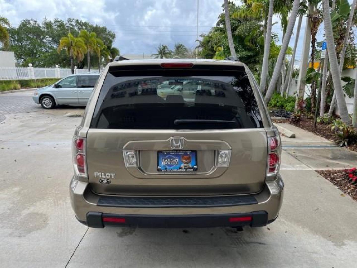 2008 Mocha Metallic /Saddle Honda Pilot EX-L LOW MILES 52,565 SUV (5FNYF28568B) with an 3.5L SOHC MPFI 24-Valve i-VTEC V6 Engine engine, Automatic transmission, located at 4701 North Dixie Hwy, Pompano Beach, FL, 33064, (954) 422-2889, 26.240938, -80.123474 - 2008 HONDA PILOT EX-L NEW $32,045 1 OWNER LOW MILES 52,565 VIN: 5FNYF28568B025902 4 DOOR WAGON/SPORT UTILITY NO ACCIDENTS NO RECALLS 3 ROW SEATS 3.5L V6 F SOHC 24V POWER SUNROOF ROAD READY GASOLINE POWER SEATS POWER MIRRORS FRONT WHEEL DRIVE HEATED SEATS HEATED MIRRORS Alloy Wheels Anti-Theft System - Photo#6