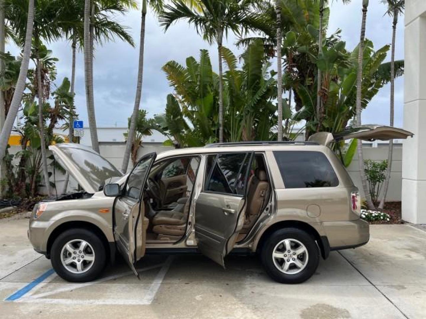 2008 Mocha Metallic /Saddle Honda Pilot EX-L LOW MILES 52,565 SUV (5FNYF28568B) with an 3.5L SOHC MPFI 24-Valve i-VTEC V6 Engine engine, Automatic transmission, located at 4701 North Dixie Hwy, Pompano Beach, FL, 33064, (954) 422-2889, 26.240938, -80.123474 - 2008 HONDA PILOT EX-L NEW $32,045 1 OWNER LOW MILES 52,565 VIN: 5FNYF28568B025902 4 DOOR WAGON/SPORT UTILITY NO ACCIDENTS NO RECALLS 3 ROW SEATS 3.5L V6 F SOHC 24V POWER SUNROOF ROAD READY GASOLINE POWER SEATS POWER MIRRORS FRONT WHEEL DRIVE HEATED SEATS HEATED MIRRORS Alloy Wheels Anti-Theft System - Photo#8