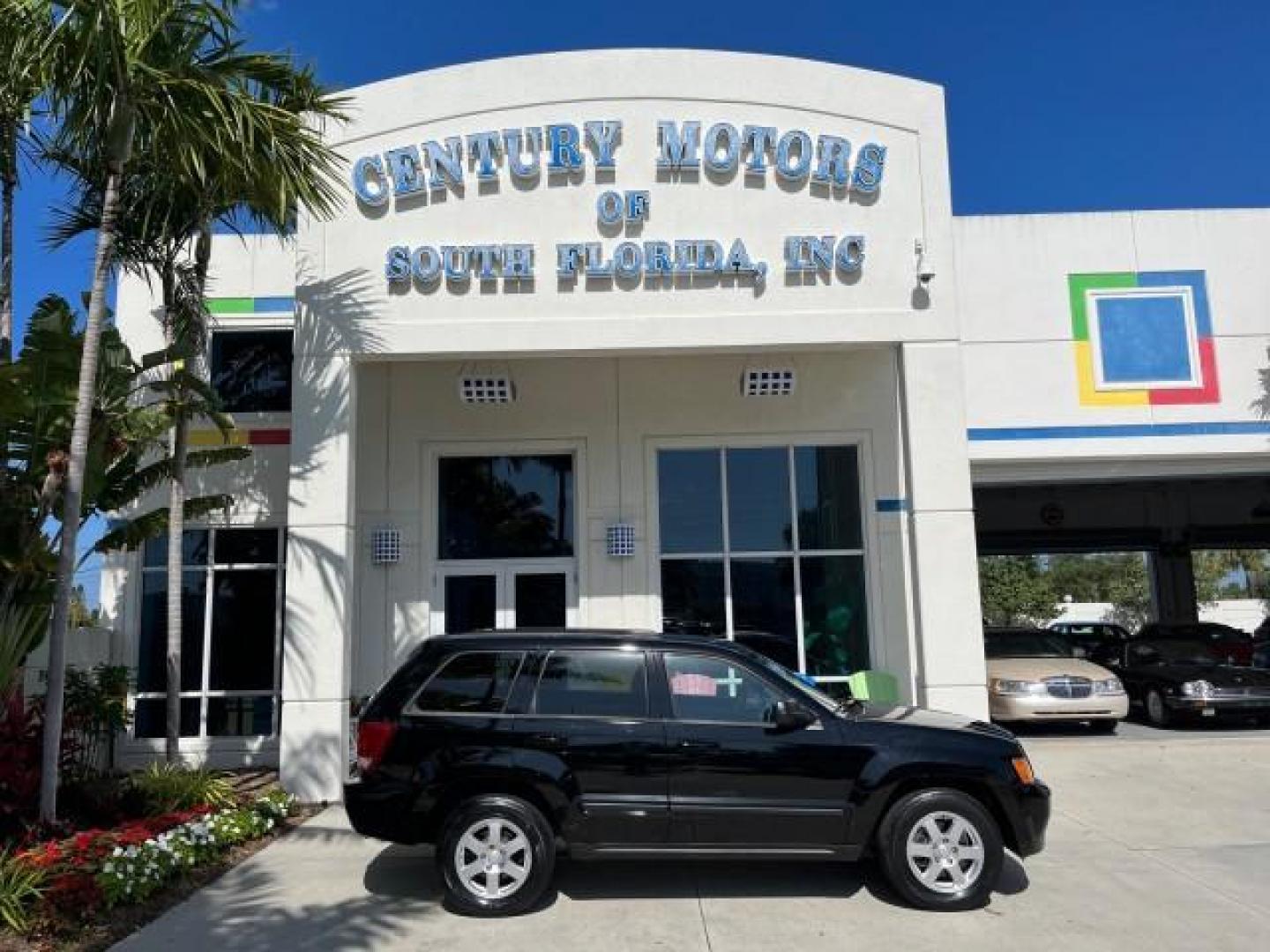 2008 Brilliant Blk Crystal Pearl /Dark Slate Gray Jeep Grand Cherokee Laredo LOW MILES 60,419 (1J8GS48K68C) with an 3.7L V6 Engine engine, Automatic transmission, located at 4701 North Dixie Hwy, Pompano Beach, FL, 33064, (954) 422-2889, 26.240938, -80.123474 - OUR WEBPAGE FLORIDACARS1.COM HAS OVER 100 PHOTOS AND FREE CARFAX LINK 2008 JEEP GRAND CHEROKEE LAREDO NEW $ 29,085 ROAD READY VIN: 1J8GS48K68C140207 NO ACCIDENTS POWER SEATS 4 DOOR WAGON/SPORT UTILITY LOW MILES 60.419 3.7L V6 F FLORIDA OWNER POWER MIRRORS GASOLINE REAR WHEEL DRIVE 4X2 Active Head Re - Photo#0