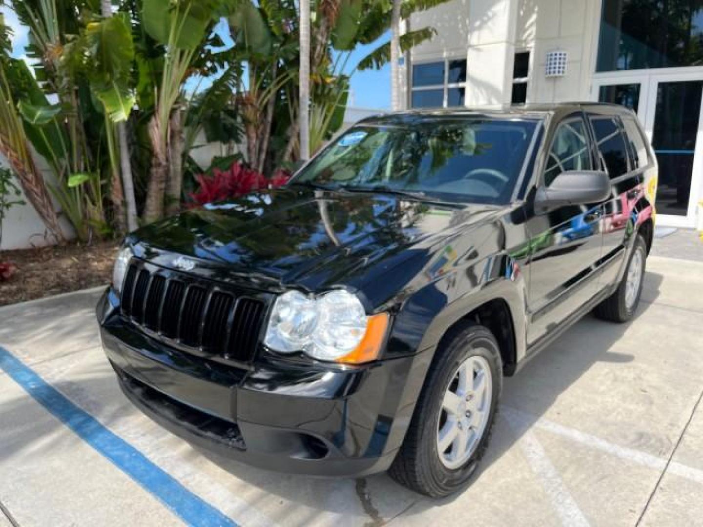 2008 Brilliant Blk Crystal Pearl /Dark Slate Gray Jeep Grand Cherokee Laredo LOW MILES 60,419 (1J8GS48K68C) with an 3.7L V6 Engine engine, Automatic transmission, located at 4701 North Dixie Hwy, Pompano Beach, FL, 33064, (954) 422-2889, 26.240938, -80.123474 - OUR WEBPAGE FLORIDACARS1.COM HAS OVER 100 PHOTOS AND FREE CARFAX LINK 2008 JEEP GRAND CHEROKEE LAREDO NEW $ 29,085 ROAD READY VIN: 1J8GS48K68C140207 NO ACCIDENTS POWER SEATS 4 DOOR WAGON/SPORT UTILITY LOW MILES 60.419 3.7L V6 F FLORIDA OWNER POWER MIRRORS GASOLINE REAR WHEEL DRIVE 4X2 Active Head Re - Photo#62