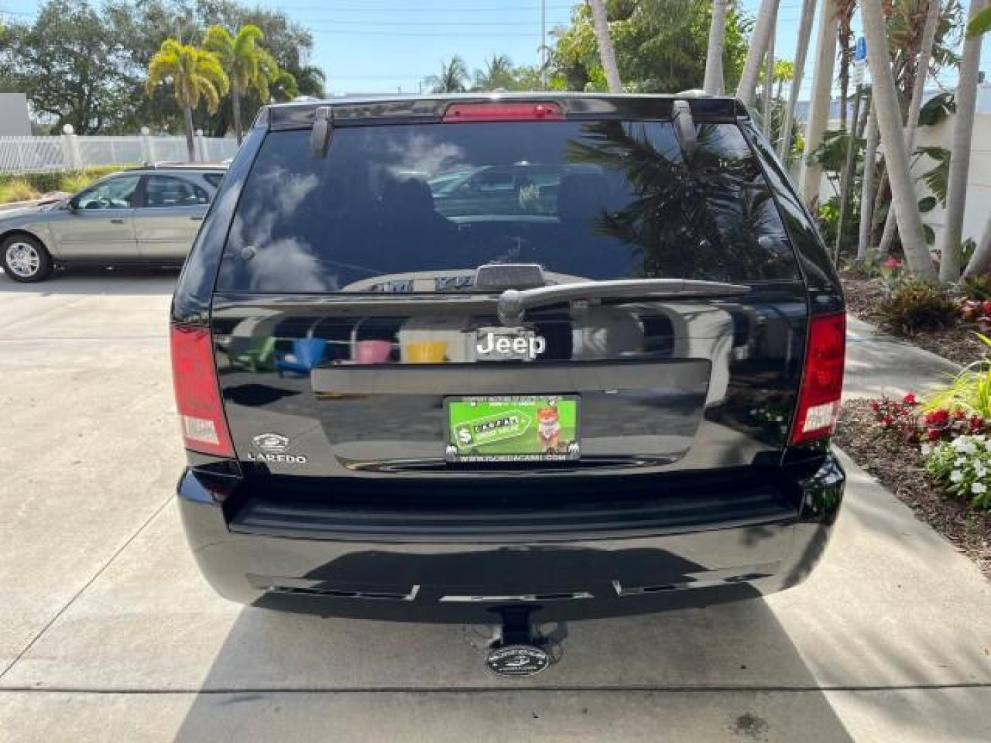 2008 Brilliant Blk Crystal Pearl /Dark Slate Gray Jeep Grand Cherokee Laredo LOW MILES 60,419 (1J8GS48K68C) with an 3.7L V6 Engine engine, Automatic transmission, located at 4701 North Dixie Hwy, Pompano Beach, FL, 33064, (954) 422-2889, 26.240938, -80.123474 - OUR WEBPAGE FLORIDACARS1.COM HAS OVER 100 PHOTOS AND FREE CARFAX LINK 2008 JEEP GRAND CHEROKEE LAREDO NEW $ 29,085 ROAD READY VIN: 1J8GS48K68C140207 NO ACCIDENTS POWER SEATS 4 DOOR WAGON/SPORT UTILITY LOW MILES 60.419 3.7L V6 F FLORIDA OWNER POWER MIRRORS GASOLINE REAR WHEEL DRIVE 4X2 Active Head Re - Photo#82