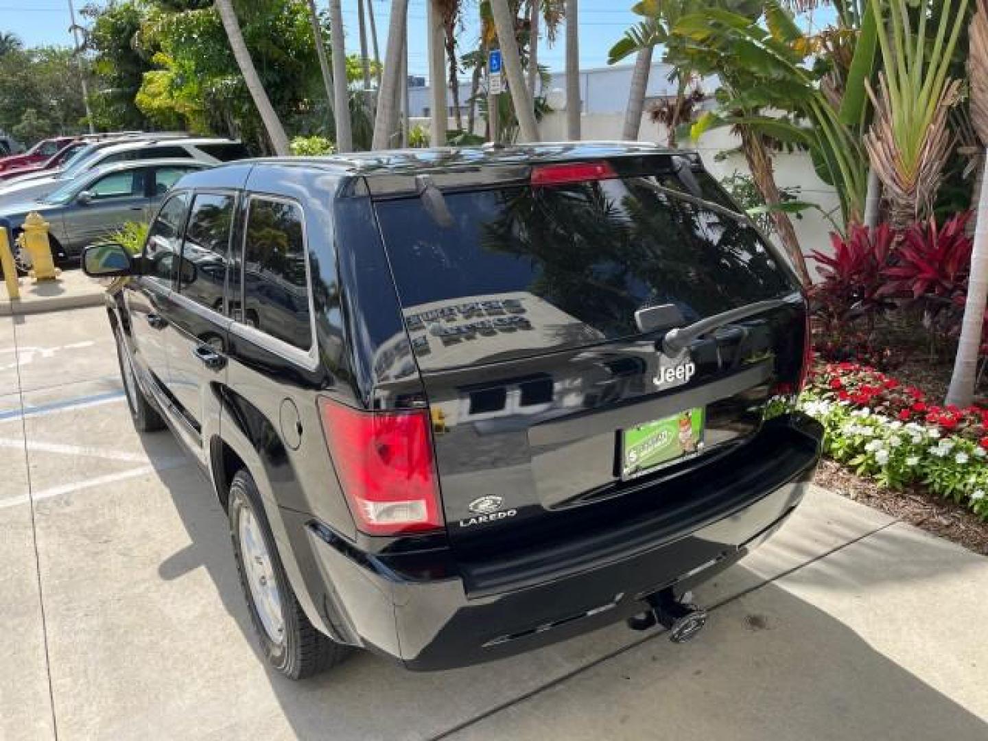 2008 Brilliant Blk Crystal Pearl /Dark Slate Gray Jeep Grand Cherokee Laredo LOW MILES 60,419 (1J8GS48K68C) with an 3.7L V6 Engine engine, Automatic transmission, located at 4701 North Dixie Hwy, Pompano Beach, FL, 33064, (954) 422-2889, 26.240938, -80.123474 - OUR WEBPAGE FLORIDACARS1.COM HAS OVER 100 PHOTOS AND FREE CARFAX LINK 2008 JEEP GRAND CHEROKEE LAREDO NEW $ 29,085 ROAD READY VIN: 1J8GS48K68C140207 NO ACCIDENTS POWER SEATS 4 DOOR WAGON/SPORT UTILITY LOW MILES 60.419 3.7L V6 F FLORIDA OWNER POWER MIRRORS GASOLINE REAR WHEEL DRIVE 4X2 Active Head Re - Photo#84