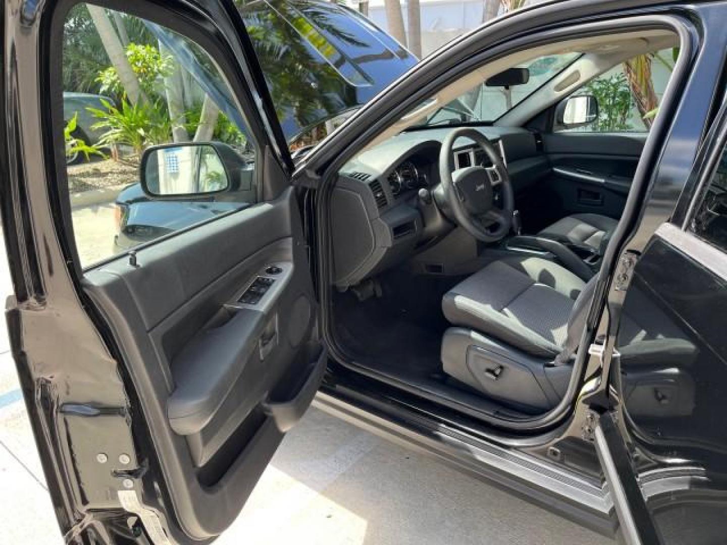 2008 Brilliant Blk Crystal Pearl /Dark Slate Gray Jeep Grand Cherokee Laredo LOW MILES 60,419 (1J8GS48K68C) with an 3.7L V6 Engine engine, Automatic transmission, located at 4701 North Dixie Hwy, Pompano Beach, FL, 33064, (954) 422-2889, 26.240938, -80.123474 - OUR WEBPAGE FLORIDACARS1.COM HAS OVER 100 PHOTOS AND FREE CARFAX LINK 2008 JEEP GRAND CHEROKEE LAREDO NEW $ 29,085 ROAD READY VIN: 1J8GS48K68C140207 NO ACCIDENTS POWER SEATS 4 DOOR WAGON/SPORT UTILITY LOW MILES 60.419 3.7L V6 F FLORIDA OWNER POWER MIRRORS GASOLINE REAR WHEEL DRIVE 4X2 Active Head Re - Photo#24