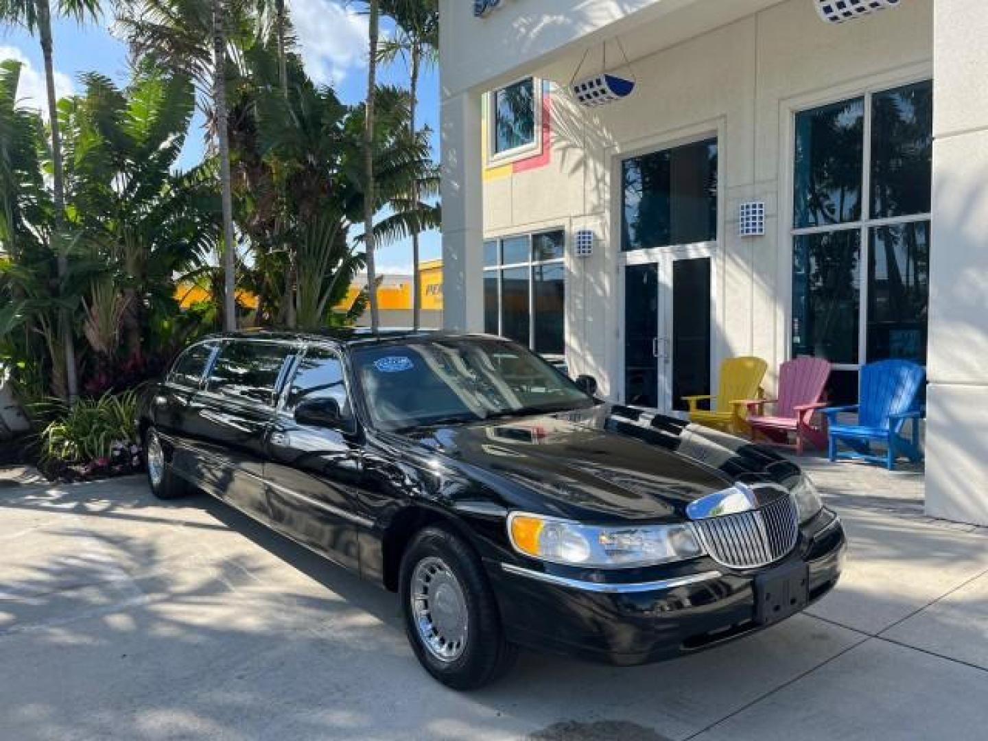 1999 Black /Light Parchment Lincoln Town Car LIMO Executive LOW MILES 53,705 (1L1FM81W6XY) with an 4.6L SOHC SEFI V8 Engine engine, Automatic transmission, located at 4701 North Dixie Hwy, Pompano Beach, FL, 33064, (954) 422-2889, 26.240938, -80.123474 - 1999 LINCOLN TOWN CAR EXECUTIVE NEW $38,525 JUST THE CAR ROAD READY VIN: 1L1FM81W6XY621283 NO ACCIDENTS FLORIDA OWNER LIMOUSINE WORK READY 4.6L V8 4.6L V8 F OHV LOW MILES 53,705 GASOLINE NO RECALLS 24 MPG REAR WHEEL DRIVE 14 SERVICE RECORDS THIS IS ONE OF THE NICEST LINCOLN WE HAVE EVER LISTED RETIR - Photo#1