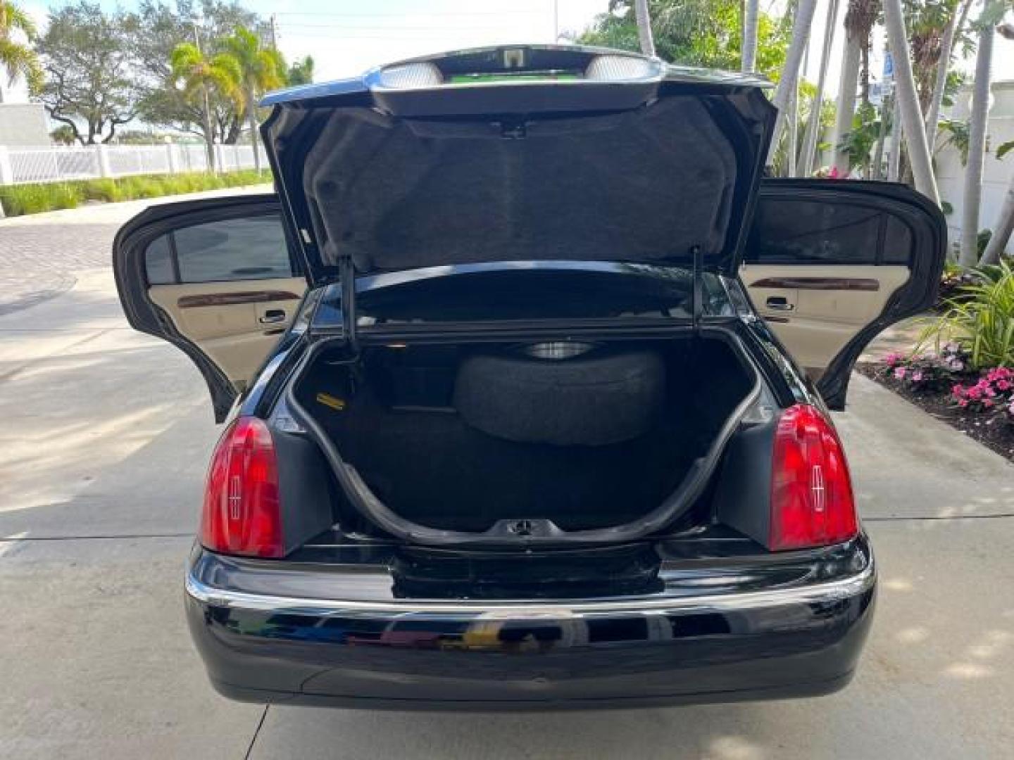 1999 Black /Light Parchment Lincoln Town Car LIMO Executive LOW MILES 53,705 (1L1FM81W6XY) with an 4.6L SOHC SEFI V8 Engine engine, Automatic transmission, located at 4701 North Dixie Hwy, Pompano Beach, FL, 33064, (954) 422-2889, 26.240938, -80.123474 - 1999 LINCOLN TOWN CAR EXECUTIVE NEW $38,525 JUST THE CAR ROAD READY VIN: 1L1FM81W6XY621283 NO ACCIDENTS FLORIDA OWNER LIMOUSINE WORK READY 4.6L V8 4.6L V8 F OHV LOW MILES 53,705 GASOLINE NO RECALLS 24 MPG REAR WHEEL DRIVE 14 SERVICE RECORDS THIS IS ONE OF THE NICEST LINCOLN WE HAVE EVER LISTED RETIR - Photo#15