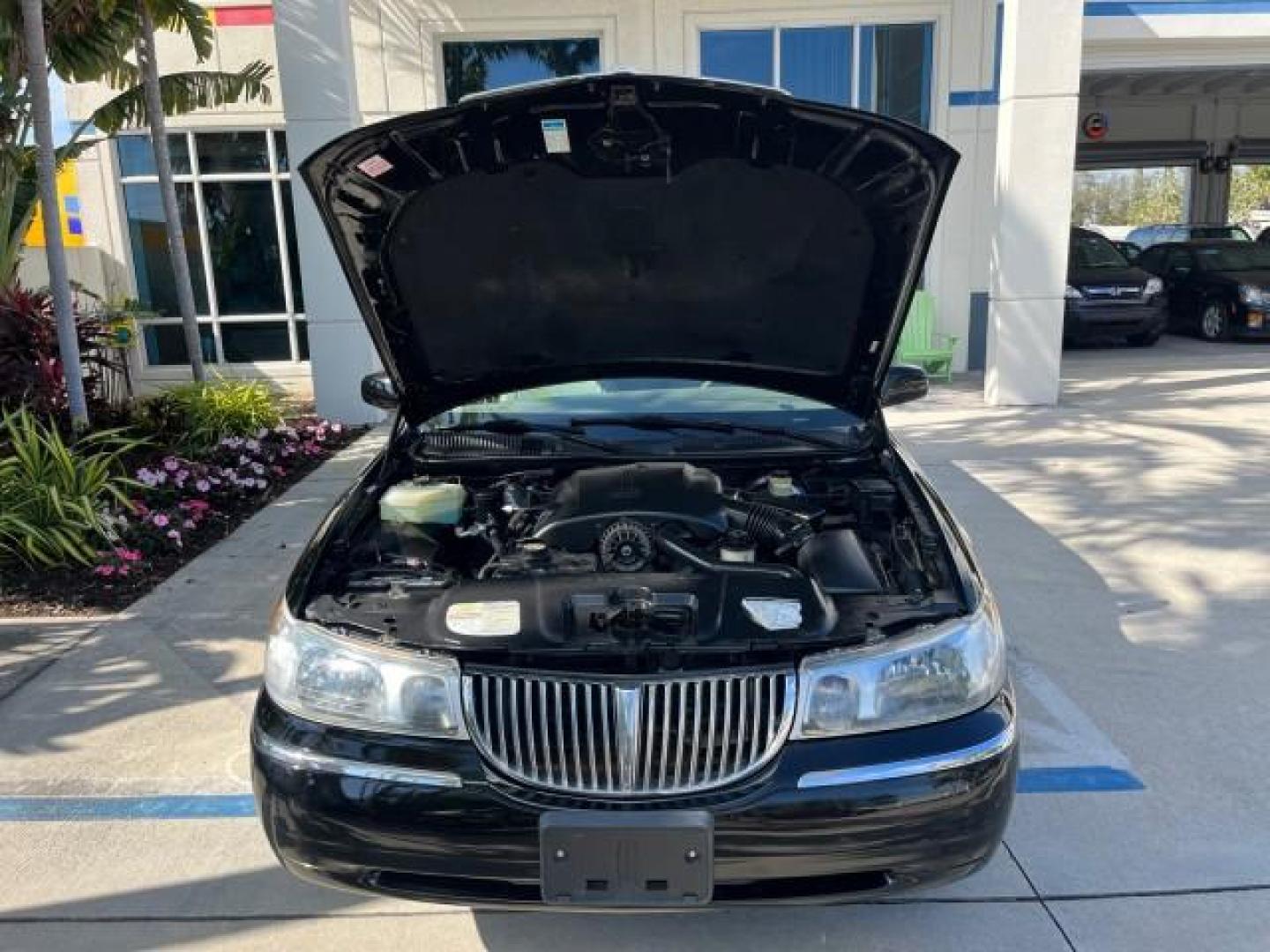 1999 Black /Light Parchment Lincoln Town Car LIMO Executive LOW MILES 53,705 (1L1FM81W6XY) with an 4.6L SOHC SEFI V8 Engine engine, Automatic transmission, located at 4701 North Dixie Hwy, Pompano Beach, FL, 33064, (954) 422-2889, 26.240938, -80.123474 - 1999 LINCOLN TOWN CAR EXECUTIVE NEW $38,525 JUST THE CAR ROAD READY VIN: 1L1FM81W6XY621283 NO ACCIDENTS FLORIDA OWNER LIMOUSINE WORK READY 4.6L V8 4.6L V8 F OHV LOW MILES 53,705 GASOLINE NO RECALLS 24 MPG REAR WHEEL DRIVE 14 SERVICE RECORDS THIS IS ONE OF THE NICEST LINCOLN WE HAVE EVER LISTED RETIR - Photo#77