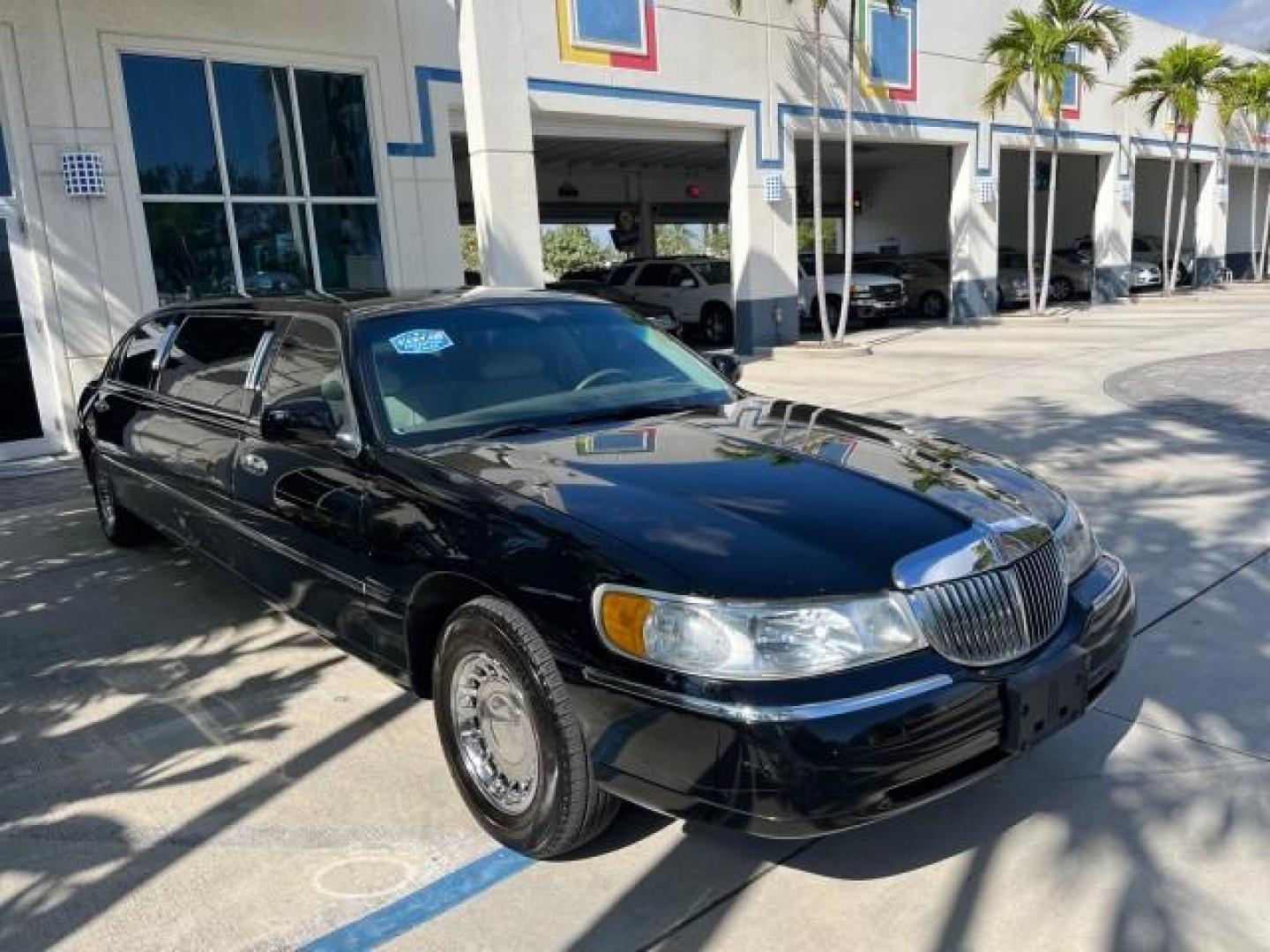 1999 Black /Light Parchment Lincoln Town Car LIMO Executive LOW MILES 53,705 (1L1FM81W6XY) with an 4.6L SOHC SEFI V8 Engine engine, Automatic transmission, located at 4701 North Dixie Hwy, Pompano Beach, FL, 33064, (954) 422-2889, 26.240938, -80.123474 - 1999 LINCOLN TOWN CAR EXECUTIVE NEW $38,525 JUST THE CAR ROAD READY VIN: 1L1FM81W6XY621283 NO ACCIDENTS FLORIDA OWNER LIMOUSINE WORK READY 4.6L V8 4.6L V8 F OHV LOW MILES 53,705 GASOLINE NO RECALLS 24 MPG REAR WHEEL DRIVE 14 SERVICE RECORDS THIS IS ONE OF THE NICEST LINCOLN WE HAVE EVER LISTED RETIR - Photo#82