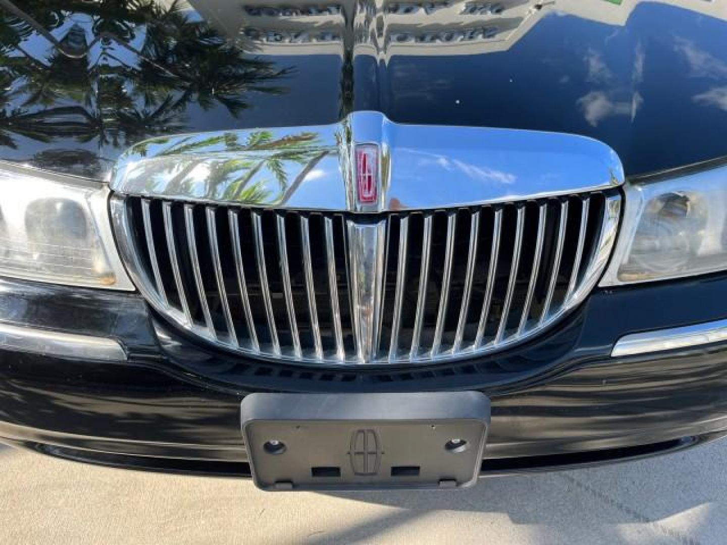 1999 Black /Light Parchment Lincoln Town Car LIMO Executive LOW MILES 53,705 (1L1FM81W6XY) with an 4.6L SOHC SEFI V8 Engine engine, Automatic transmission, located at 4701 North Dixie Hwy, Pompano Beach, FL, 33064, (954) 422-2889, 26.240938, -80.123474 - 1999 LINCOLN TOWN CAR EXECUTIVE NEW $38,525 JUST THE CAR ROAD READY VIN: 1L1FM81W6XY621283 NO ACCIDENTS FLORIDA OWNER LIMOUSINE WORK READY 4.6L V8 4.6L V8 F OHV LOW MILES 53,705 GASOLINE NO RECALLS 24 MPG REAR WHEEL DRIVE 14 SERVICE RECORDS THIS IS ONE OF THE NICEST LINCOLN WE HAVE EVER LISTED RETIR - Photo#86