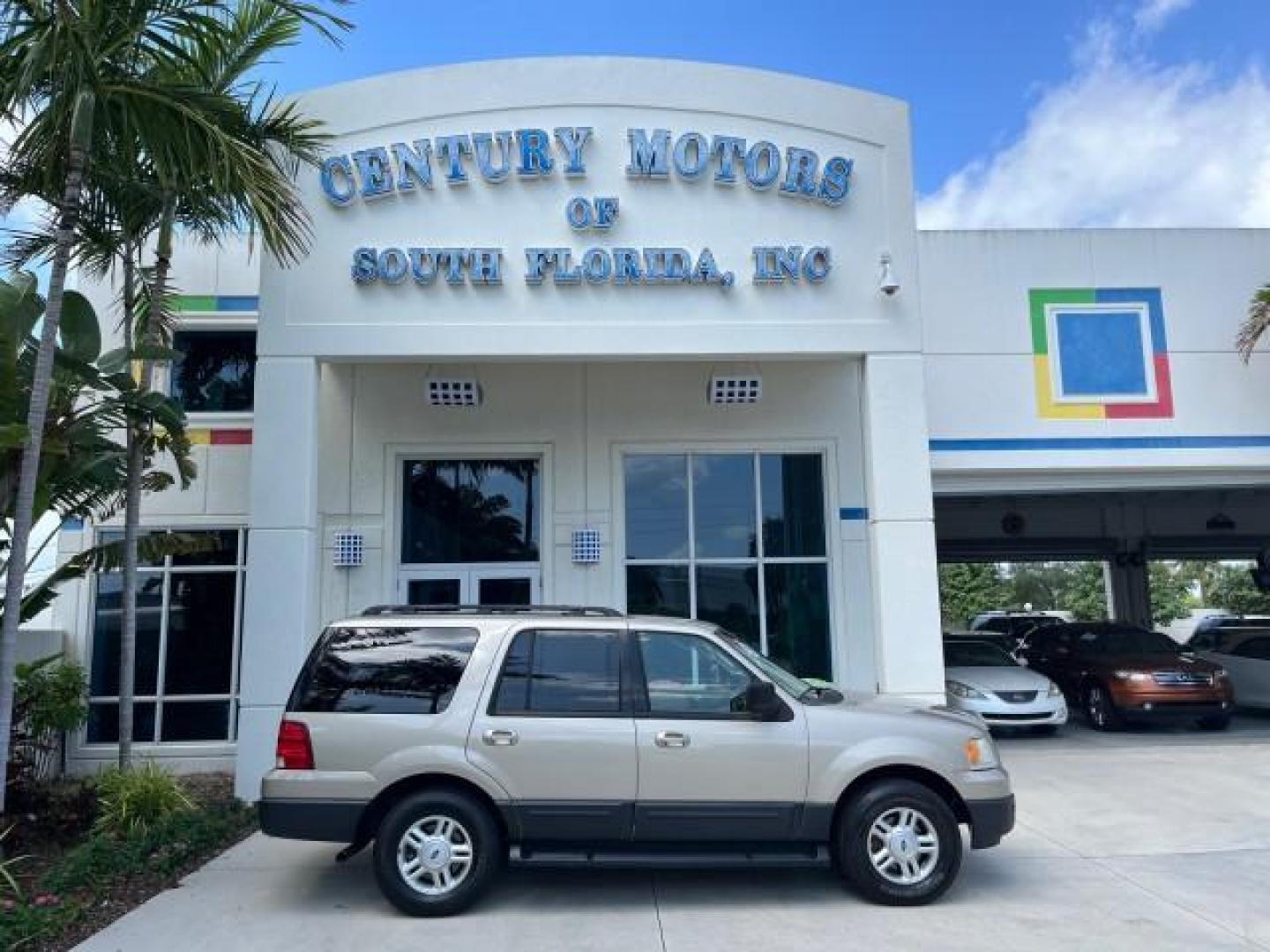 2005 Pueblo Gold Metallic /Medium Flint Grey Ford Expedition 1 FL XLT LOW MILES 46,198 (1FMPU15595L) with an 5.4L SOHC SEFI 24-Valve V8 Engine engine, Automatic transmission, located at 4701 North Dixie Hwy, Pompano Beach, FL, 33064, (954) 422-2889, 26.240938, -80.123474 - OUR WEBPAGE FLORIDACARS1.COM HAS OVER 100 PHOTOS AND FREE CARFAX LINK 2005 FORD EXPEDITION XLT NEW $35,450 ROAD READY VIN: 1FMPU15595LA16261 1 FLORIDA OWNER 4 DOOR WAGON/SPORT UTILITY 3 ROW SEATS POWER 3RD ROW 5.4L V8 F SOHC POWER MIRRORS/SEATS GASOLINE 6 SERVICE RECORDS REAR WHEEL DRIVE LOW MILES 4 - Photo#0