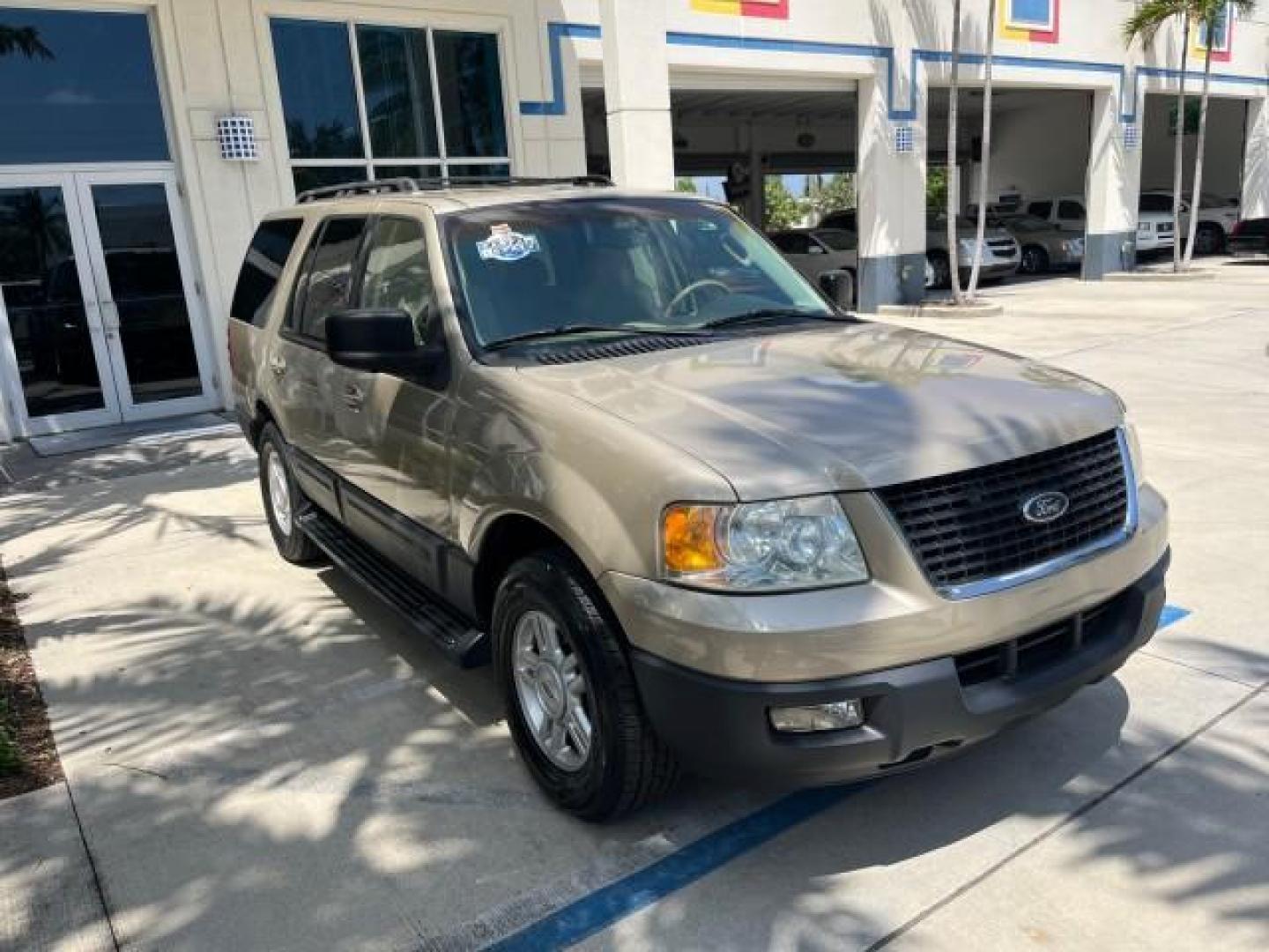 2005 Pueblo Gold Metallic /Medium Flint Grey Ford Expedition 1 FL XLT LOW MILES 46,198 (1FMPU15595L) with an 5.4L SOHC SEFI 24-Valve V8 Engine engine, Automatic transmission, located at 4701 North Dixie Hwy, Pompano Beach, FL, 33064, (954) 422-2889, 26.240938, -80.123474 - OUR WEBPAGE FLORIDACARS1.COM HAS OVER 100 PHOTOS AND FREE CARFAX LINK 2005 FORD EXPEDITION XLT NEW $35,450 ROAD READY VIN: 1FMPU15595LA16261 1 FLORIDA OWNER 4 DOOR WAGON/SPORT UTILITY 3 ROW SEATS POWER 3RD ROW 5.4L V8 F SOHC POWER MIRRORS/SEATS GASOLINE 6 SERVICE RECORDS REAR WHEEL DRIVE LOW MILES 4 - Photo#67