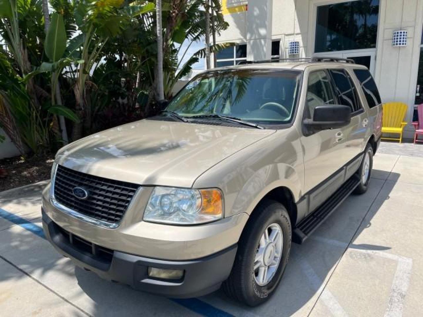 2005 Pueblo Gold Metallic /Medium Flint Grey Ford Expedition 1 FL XLT LOW MILES 46,198 (1FMPU15595L) with an 5.4L SOHC SEFI 24-Valve V8 Engine engine, Automatic transmission, located at 4701 North Dixie Hwy, Pompano Beach, FL, 33064, (954) 422-2889, 26.240938, -80.123474 - OUR WEBPAGE FLORIDACARS1.COM HAS OVER 100 PHOTOS AND FREE CARFAX LINK 2005 FORD EXPEDITION XLT NEW $35,450 ROAD READY VIN: 1FMPU15595LA16261 1 FLORIDA OWNER 4 DOOR WAGON/SPORT UTILITY 3 ROW SEATS POWER 3RD ROW 5.4L V8 F SOHC POWER MIRRORS/SEATS GASOLINE 6 SERVICE RECORDS REAR WHEEL DRIVE LOW MILES 4 - Photo#68