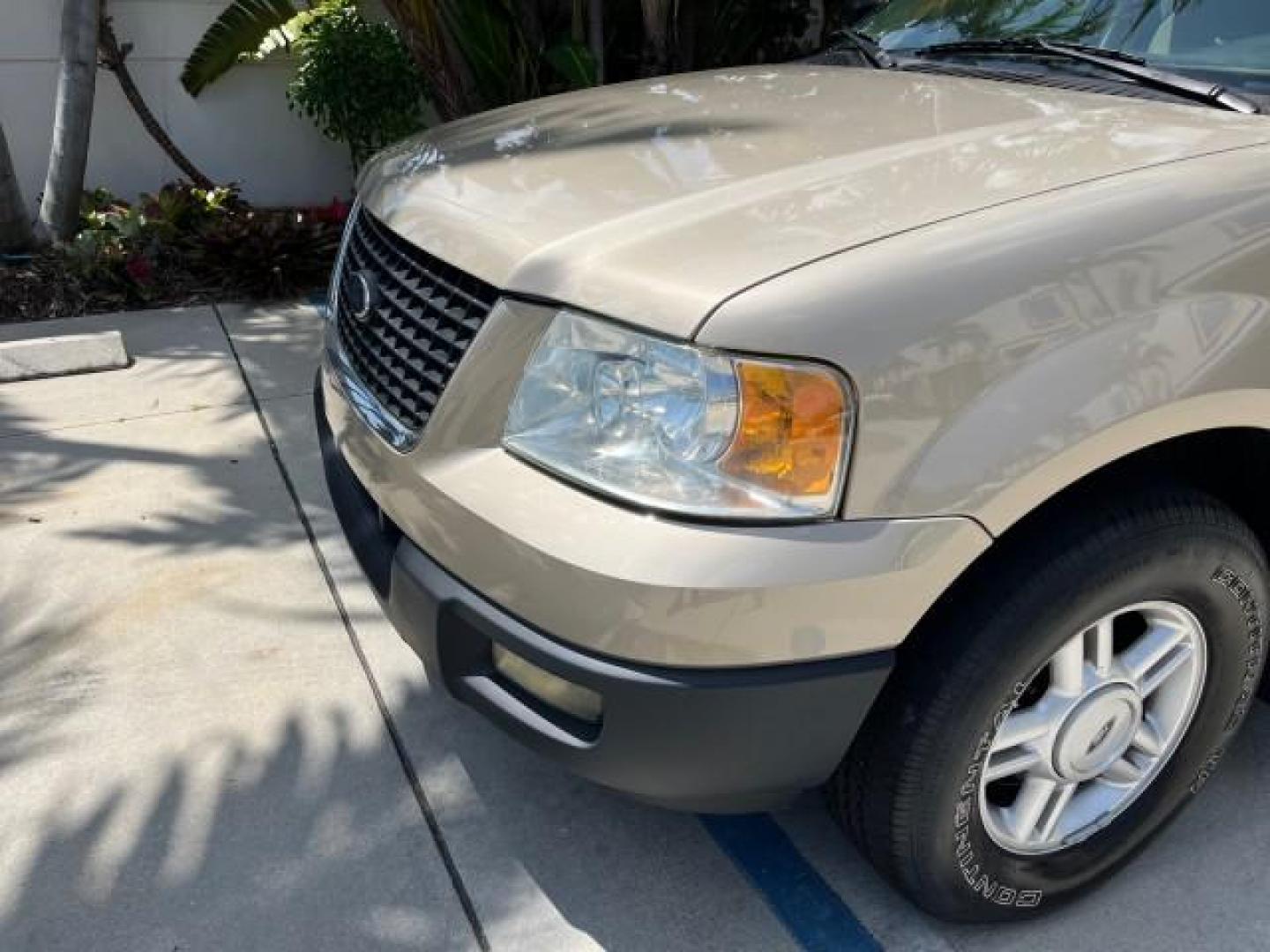 2005 Pueblo Gold Metallic /Medium Flint Grey Ford Expedition 1 FL XLT LOW MILES 46,198 (1FMPU15595L) with an 5.4L SOHC SEFI 24-Valve V8 Engine engine, Automatic transmission, located at 4701 North Dixie Hwy, Pompano Beach, FL, 33064, (954) 422-2889, 26.240938, -80.123474 - OUR WEBPAGE FLORIDACARS1.COM HAS OVER 100 PHOTOS AND FREE CARFAX LINK 2005 FORD EXPEDITION XLT NEW $35,450 ROAD READY VIN: 1FMPU15595LA16261 1 FLORIDA OWNER 4 DOOR WAGON/SPORT UTILITY 3 ROW SEATS POWER 3RD ROW 5.4L V8 F SOHC POWER MIRRORS/SEATS GASOLINE 6 SERVICE RECORDS REAR WHEEL DRIVE LOW MILES 4 - Photo#73