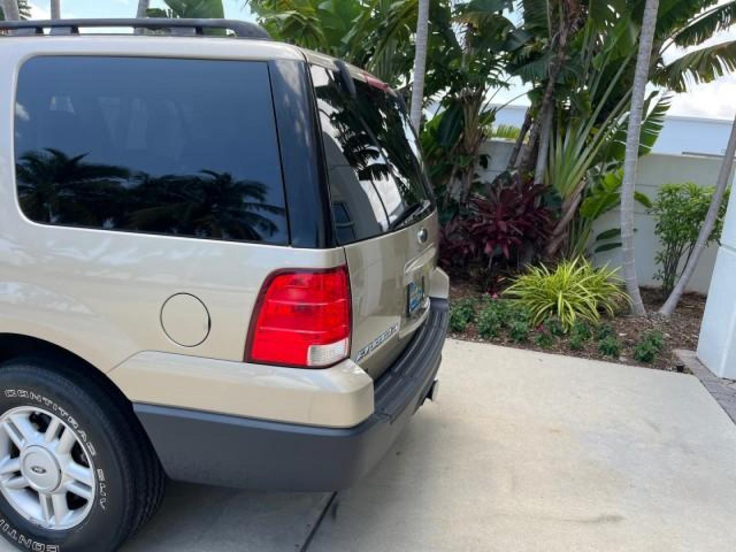 2005 Pueblo Gold Metallic /Medium Flint Grey Ford Expedition 1 FL XLT LOW MILES 46,198 (1FMPU15595L) with an 5.4L SOHC SEFI 24-Valve V8 Engine engine, Automatic transmission, located at 4701 North Dixie Hwy, Pompano Beach, FL, 33064, (954) 422-2889, 26.240938, -80.123474 - OUR WEBPAGE FLORIDACARS1.COM HAS OVER 100 PHOTOS AND FREE CARFAX LINK 2005 FORD EXPEDITION XLT NEW $35,450 ROAD READY VIN: 1FMPU15595LA16261 1 FLORIDA OWNER 4 DOOR WAGON/SPORT UTILITY 3 ROW SEATS POWER 3RD ROW 5.4L V8 F SOHC POWER MIRRORS/SEATS GASOLINE 6 SERVICE RECORDS REAR WHEEL DRIVE LOW MILES 4 - Photo#95