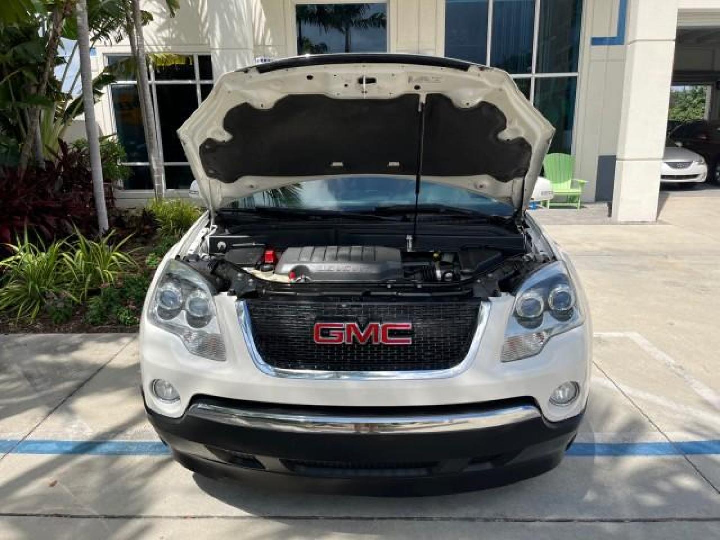 2007 White Diamond Tricoat /Brick GMC Acadia RED LEATHER SLT LOW MILES 74,335 (1GKER33727J) with an 3.6L VVT V6 MPFI Engine engine, Automatic transmission, located at 4701 North Dixie Hwy, Pompano Beach, FL, 33064, (954) 422-2889, 26.240938, -80.123474 - 2007 GMC ACADIA SLT-2 NEW $ 36,800 REAR DVD ENTERTAINMENT VIN: 1GKER33727J116900 NO ACCIDENTS NO RECALLS 4 DOOR WAGON/SPORT UTILITY 3 ROW SEATS BLUETOOTH 3.6L V6 F POWER MEMORI HEATED SEATS GASOLINE POWER REAR DOOR DUAL ZONE AC 3.6L V6 FRONT WHEEL DRIVE LOW MILES 74,335 BACK UP SENSORS Adjustable Lu - Photo#78