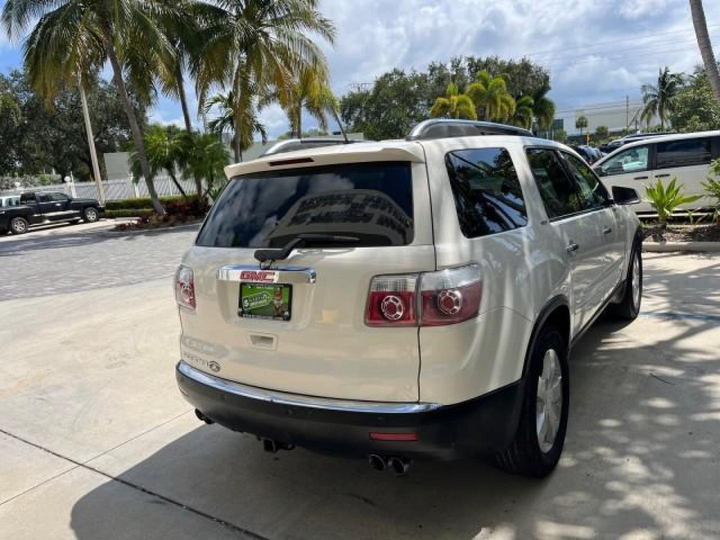 2007 White Diamond Tricoat /Brick GMC Acadia RED LEATHER SLT LOW MILES 74,335 (1GKER33727J) with an 3.6L VVT V6 MPFI Engine engine, Automatic transmission, located at 4701 North Dixie Hwy, Pompano Beach, FL, 33064, (954) 422-2889, 26.240938, -80.123474 - 2007 GMC ACADIA SLT-2 NEW $ 36,800 REAR DVD ENTERTAINMENT VIN: 1GKER33727J116900 NO ACCIDENTS NO RECALLS 4 DOOR WAGON/SPORT UTILITY 3 ROW SEATS BLUETOOTH 3.6L V6 F POWER MEMORI HEATED SEATS GASOLINE POWER REAR DOOR DUAL ZONE AC 3.6L V6 FRONT WHEEL DRIVE LOW MILES 74,335 BACK UP SENSORS Adjustable Lu - Photo#7