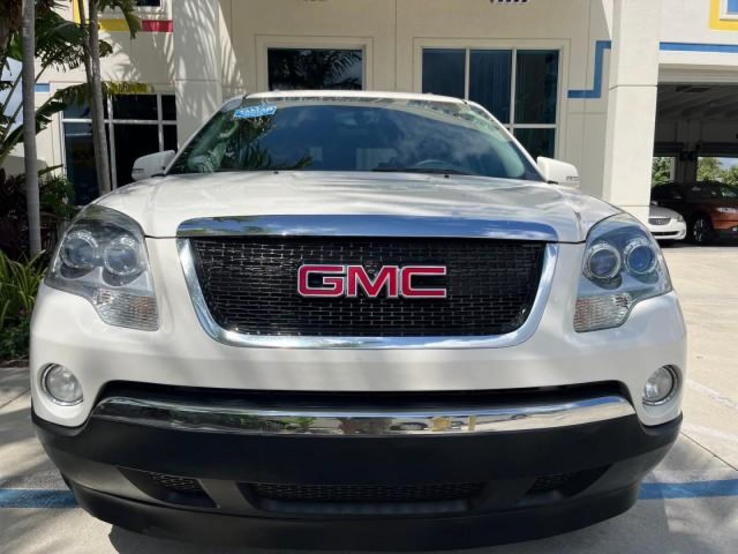 2007 White Diamond Tricoat /Brick GMC Acadia RED LEATHER SLT LOW MILES 74,335 (1GKER33727J) with an 3.6L VVT V6 MPFI Engine engine, Automatic transmission, located at 4701 North Dixie Hwy, Pompano Beach, FL, 33064, (954) 422-2889, 26.240938, -80.123474 - 2007 GMC ACADIA SLT-2 NEW $ 36,800 REAR DVD ENTERTAINMENT VIN: 1GKER33727J116900 NO ACCIDENTS NO RECALLS 4 DOOR WAGON/SPORT UTILITY 3 ROW SEATS BLUETOOTH 3.6L V6 F POWER MEMORI HEATED SEATS GASOLINE POWER REAR DOOR DUAL ZONE AC 3.6L V6 FRONT WHEEL DRIVE LOW MILES 74,335 BACK UP SENSORS Adjustable Lu - Photo#91