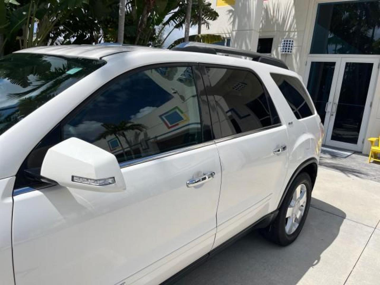 2007 White Diamond Tricoat /Brick GMC Acadia RED LEATHER SLT LOW MILES 74,335 (1GKER33727J) with an 3.6L VVT V6 MPFI Engine engine, Automatic transmission, located at 4701 North Dixie Hwy, Pompano Beach, FL, 33064, (954) 422-2889, 26.240938, -80.123474 - 2007 GMC ACADIA SLT-2 NEW $ 36,800 REAR DVD ENTERTAINMENT VIN: 1GKER33727J116900 NO ACCIDENTS NO RECALLS 4 DOOR WAGON/SPORT UTILITY 3 ROW SEATS BLUETOOTH 3.6L V6 F POWER MEMORI HEATED SEATS GASOLINE POWER REAR DOOR DUAL ZONE AC 3.6L V6 FRONT WHEEL DRIVE LOW MILES 74,335 BACK UP SENSORS Adjustable Lu - Photo#94