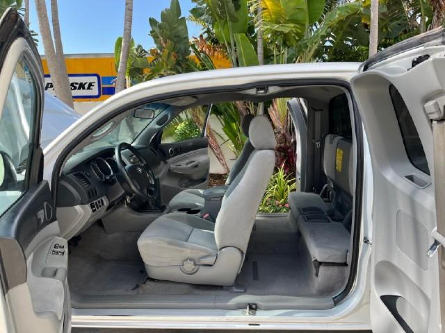 2006 Silver Streak Mica /Graphite Toyota Tacoma 4X4 5 SPD 1 FL LOW MILES 80,046 (5TEUX42N06Z) with an 2.7L DOHC EFI 16-Valve I4 VVT-i Engine engine, Manual transmission, located at 4701 North Dixie Hwy, Pompano Beach, FL, 33064, (954) 422-2889, 26.240938, -80.123474 - 2006 TOYOTA TACOMA ROAD READY 6,2FT BED VIN: 5TEUX42N06Z318321 NO ACCIDENTS CLUB CAB PICKUP NO RECALLS 4X4 2.7L I4 F DOHC 16V 1 FLORIDA OWNER GASOLINE 20 SERVICE RECORDS REAR WHEEL DRIVE W/ 4X4 5 SPD LOW MILES 80,046 THIS IS ONE OF THE NICEST TACOMA S WE HAVE EVER LISTED RETIREE FLORIDA TITLE THIS I - Photo#10