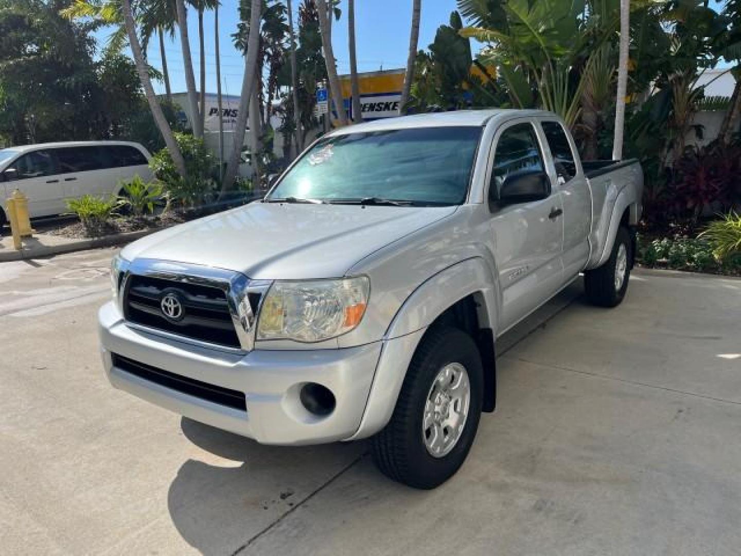 2006 Silver Streak Mica /Graphite Toyota Tacoma 4X4 5 SPD 1 FL LOW MILES 80,046 (5TEUX42N06Z) with an 2.7L DOHC EFI 16-Valve I4 VVT-i Engine engine, Manual transmission, located at 4701 North Dixie Hwy, Pompano Beach, FL, 33064, (954) 422-2889, 26.240938, -80.123474 - 2006 TOYOTA TACOMA ROAD READY 6,2FT BED VIN: 5TEUX42N06Z318321 NO ACCIDENTS CLUB CAB PICKUP NO RECALLS 4X4 2.7L I4 F DOHC 16V 1 FLORIDA OWNER GASOLINE 20 SERVICE RECORDS REAR WHEEL DRIVE W/ 4X4 5 SPD LOW MILES 80,046 THIS IS ONE OF THE NICEST TACOMA S WE HAVE EVER LISTED RETIREE FLORIDA TITLE THIS I - Photo#3