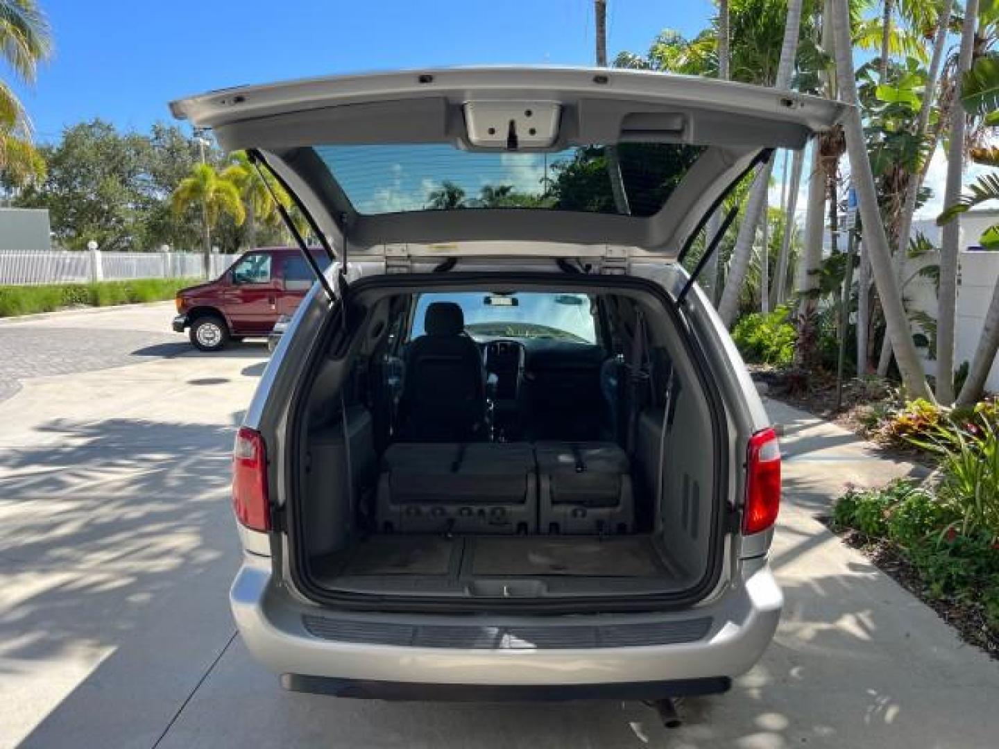 2006 Bright Silver Metallic /Med Slate Gray Chrysler Town and Country LWB BRAUN ENTERVAN LO MI 26,135 (2A4GP54L56R) with an 3.8L OHV V6 Engine engine, Automatic transmission, located at 4701 North Dixie Hwy, Pompano Beach, FL, 33064, (954) 422-2889, 26.240938, -80.123474 - 2006 CHRYSLER TOWN AND COUNTRY TOURING ROAD READY DUAL ZONE AC VIN: 2A4GP54L56R807859 NO RECALLS VAN POWER SLIDING DOORS 3.8L V6 F 24V POWER SEATS/MIRRORS GASOLINE LOW MILES 26,135 FRONT WHEEL DRIVE POWER HANDICAP RAMP BRAUN ENTERVAN $30.000 LOWERED FLOOR CONVERSION WORKS GREAT ! Additional Airbags - Photo#76