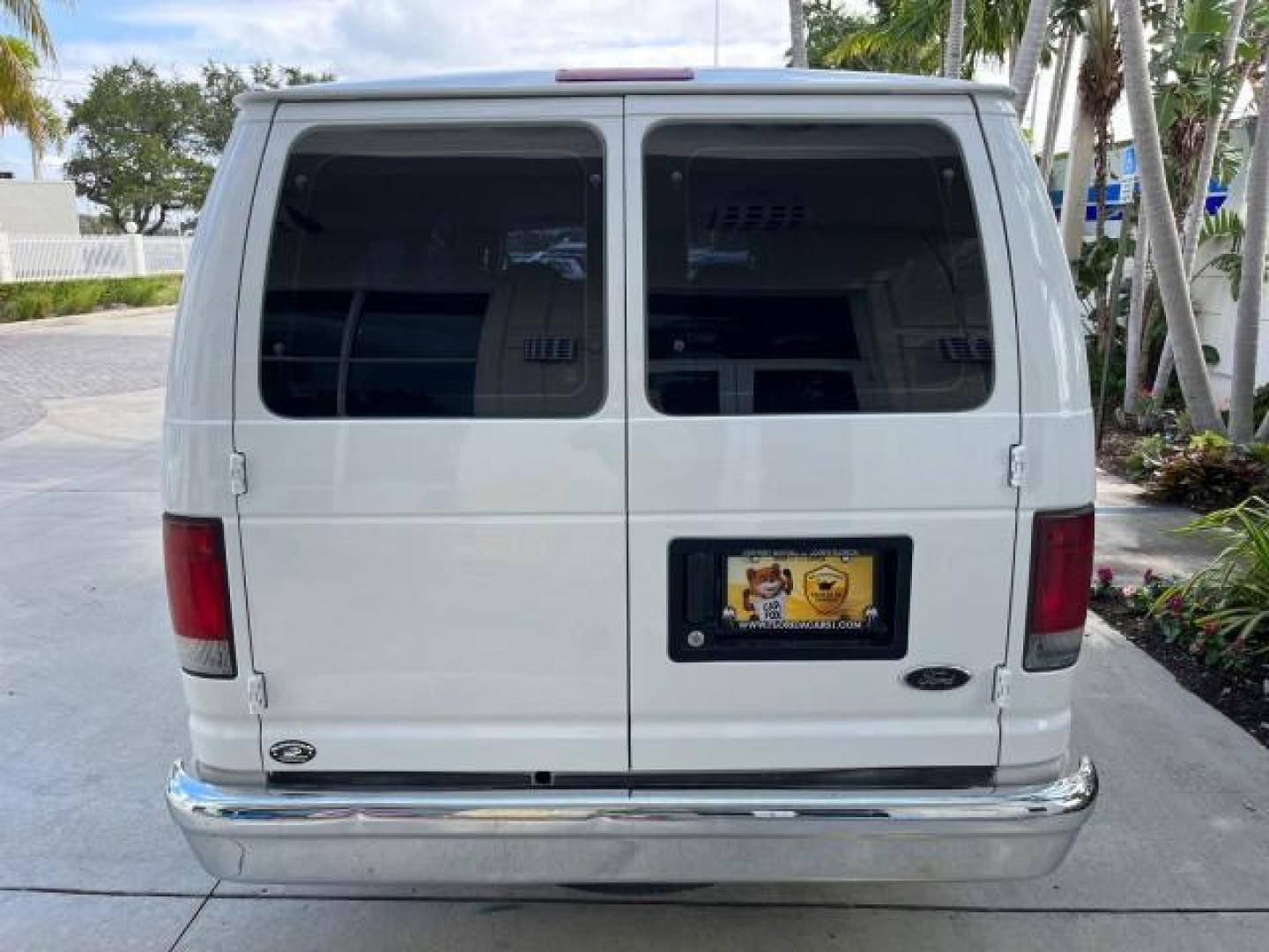 2008 Oxford White /Medium Flint Ford Econoline Wagon E 350 15 XLT LOW MILES 65,995 (1FBSS31L98D) with an 5.4L EFI V8 Engine engine, Automatic transmission, located at 4701 North Dixie Hwy, Pompano Beach, FL, 33064, (954) 422-2889, 26.240938, -80.123474 - 2008 FORD E-SERIES E-350 SD XLT 15 ROAD READY 5,4L V8 VIN: 1FBSS31L98DA44990 NO RECALLS VAN 15 PASSENGER 5.4L V8 F SOHC 16V LOW MILES 65,995 GASOLINE 2 SERVICE RECORDS REAR WHEEL DRIVE POWER MIRRORS ABS Brakes AM/FM Stereo Air Conditioning Automatic Transmission CD Audio Cloth Seats Cruise Control F - Photo#98