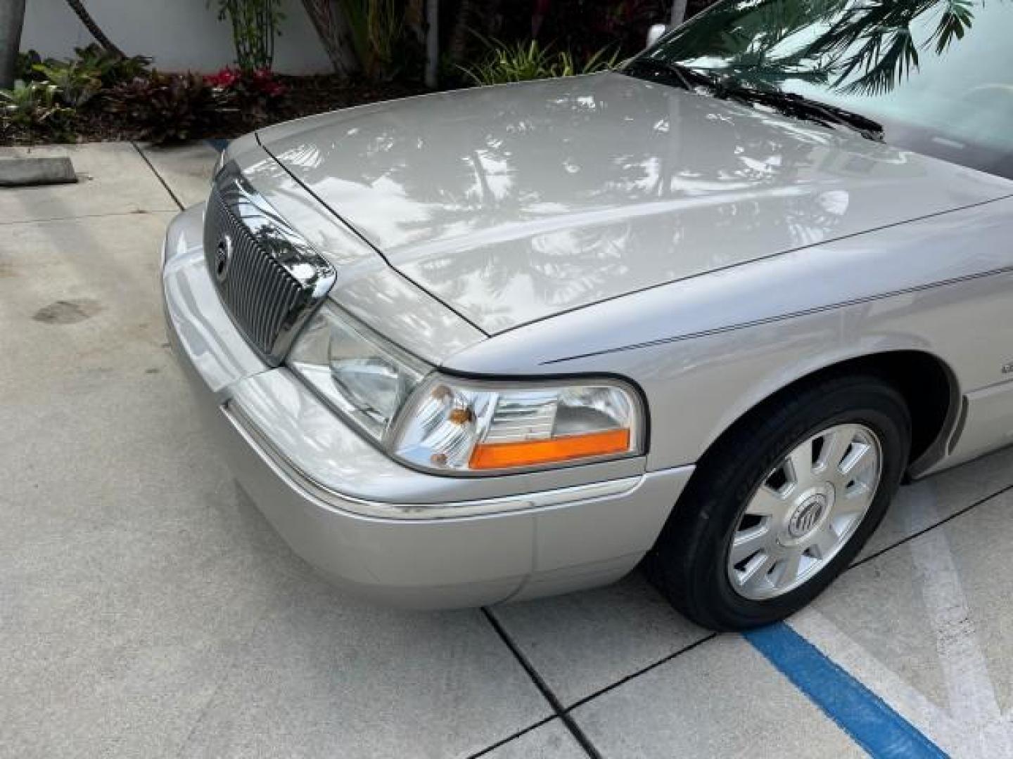 2004 Silver Birch Metallic /Light Flint Mercury Grand Marquis LS Ultimate LOW MILES 46,888 (2MEFM75W44X) with an 4.6L SOHC SEFI V8 Engine engine, Automatic transmission, located at 4701 North Dixie Hwy, Pompano Beach, FL, 33064, (954) 422-2889, 26.240938, -80.123474 - 2004 MERCURY GRAND MARQUIS LS PREMIUM NEW $ 33,310 ROAD READY VIN: 2MEFM75W44X662836 FLORIDA OWNER 4.6L V8 SEDAN 4 DR NO ACCIDENTS 3 SERV REC 4.6L V8 F DOHC POWER HEATED LEATHER SEATS GASOLINE POWER HEATED MIRRORS REAR WHEEL DRIVE LOW MILES 46,888 LS PREMIUM Alloy Wheels Approach Lights Auto-dimming - Photo#71