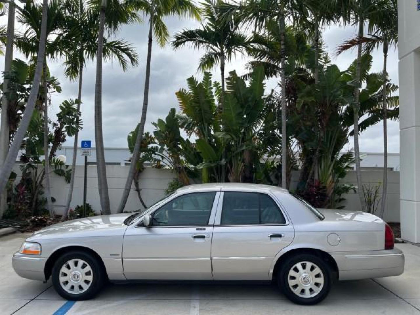 2004 Silver Birch Metallic /Light Flint Mercury Grand Marquis LS Ultimate LOW MILES 46,888 (2MEFM75W44X) with an 4.6L SOHC SEFI V8 Engine engine, Automatic transmission, located at 4701 North Dixie Hwy, Pompano Beach, FL, 33064, (954) 422-2889, 26.240938, -80.123474 - 2004 MERCURY GRAND MARQUIS LS PREMIUM NEW $ 33,310 ROAD READY VIN: 2MEFM75W44X662836 FLORIDA OWNER 4.6L V8 SEDAN 4 DR NO ACCIDENTS 3 SERV REC 4.6L V8 F DOHC POWER HEATED LEATHER SEATS GASOLINE POWER HEATED MIRRORS REAR WHEEL DRIVE LOW MILES 46,888 LS PREMIUM Alloy Wheels Approach Lights Auto-dimming - Photo#98