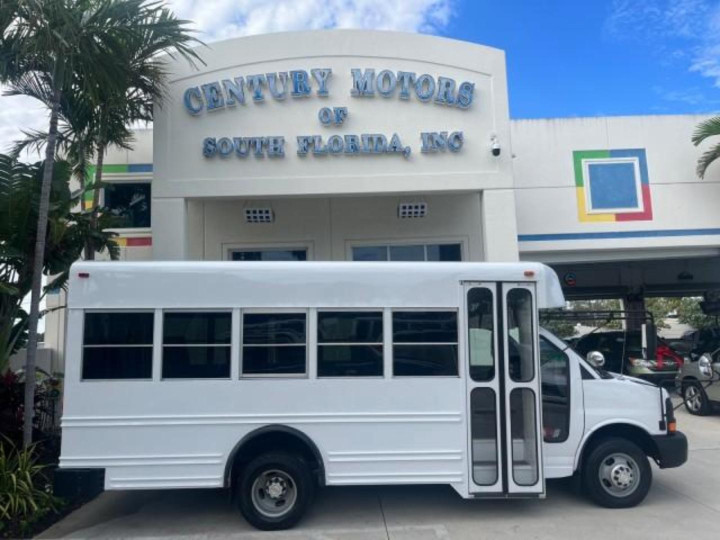 2004 Summit White /Neutral Chevrolet Express Commercial Cutaway BUS DRW LOW MILES 29,868 (1GBJG31U841) with an 6.0L Vortec 6000 V8 SFI Engine engine, Automatic transmission, located at 4701 North Dixie Hwy, Pompano Beach, FL, 33064, (954) 422-2889, 26.240938, -80.123474 - OUR WEBPAGE FLORIDACARS1.COM HAS OVER 100 PHOTOS AND FREE CARFAX LINK 2004 CHEVROLET EXPRESS G3500 IDEAL TO MAKE INTO A 5 WINDOW MINI BUS CAMPER LOTS OF OPTIONS OR LEAVE IT STOCK IF YOU NEED IT THIS WAY VIN: 1GBJG31U841216282 CUTAWAY DUAL AC ROOF REAR AIR DUALLY PERFECT 6.0L V8 F GASOLINE REAR WHEEL - Photo#0