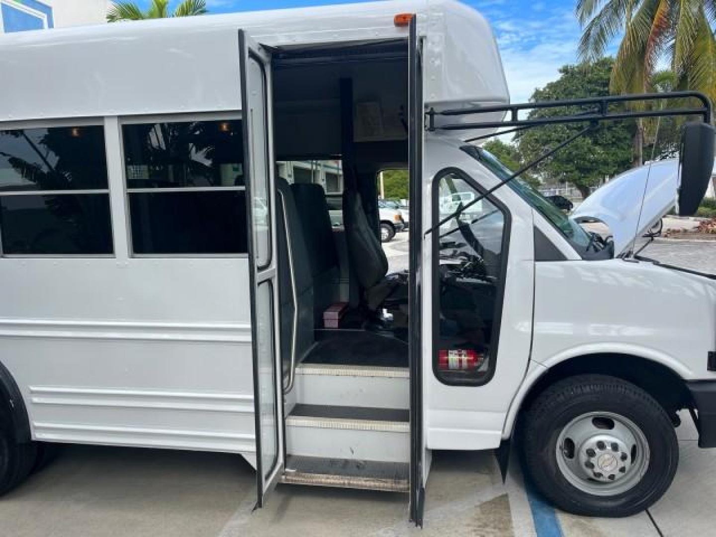 2004 Summit White /Neutral Chevrolet Express Commercial Cutaway BUS DRW LOW MILES 29,868 (1GBJG31U841) with an 6.0L Vortec 6000 V8 SFI Engine engine, Automatic transmission, located at 4701 North Dixie Hwy, Pompano Beach, FL, 33064, (954) 422-2889, 26.240938, -80.123474 - OUR WEBPAGE FLORIDACARS1.COM HAS OVER 100 PHOTOS AND FREE CARFAX LINK 2004 CHEVROLET EXPRESS G3500 IDEAL TO MAKE INTO A 5 WINDOW MINI BUS CAMPER LOTS OF OPTIONS OR LEAVE IT STOCK IF YOU NEED IT THIS WAY VIN: 1GBJG31U841216282 CUTAWAY DUAL AC ROOF REAR AIR DUALLY PERFECT 6.0L V8 F GASOLINE REAR WHEEL - Photo#14