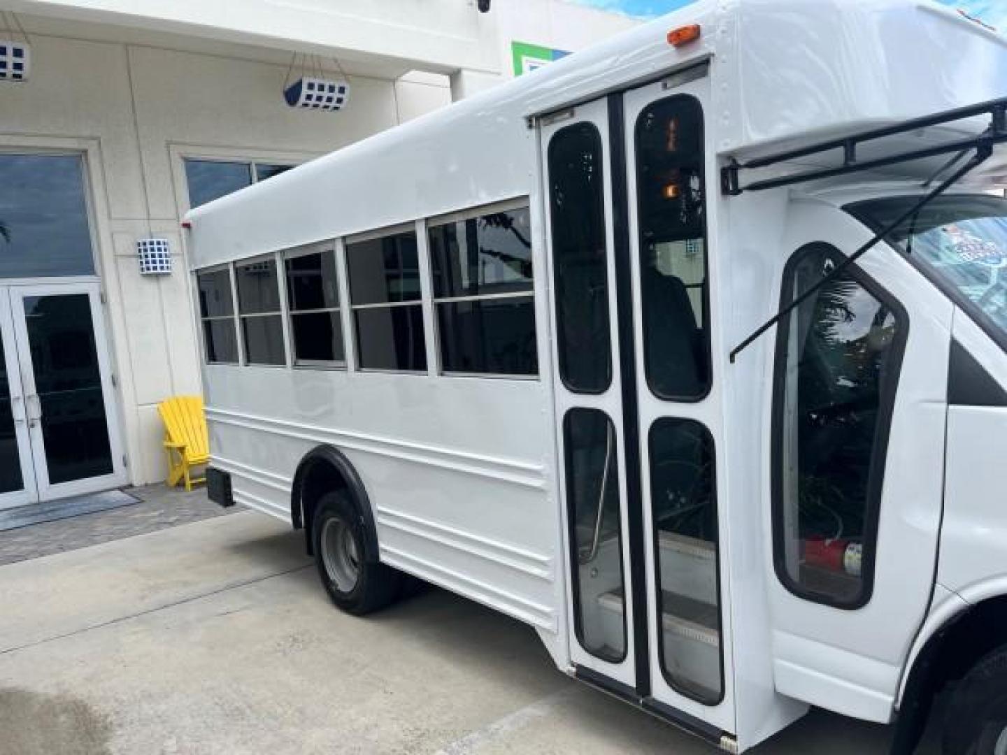 2004 Summit White /Neutral Chevrolet Express Commercial Cutaway BUS DRW LOW MILES 29,868 (1GBJG31U841) with an 6.0L Vortec 6000 V8 SFI Engine engine, Automatic transmission, located at 4701 North Dixie Hwy, Pompano Beach, FL, 33064, (954) 422-2889, 26.240938, -80.123474 - OUR WEBPAGE FLORIDACARS1.COM HAS OVER 100 PHOTOS AND FREE CARFAX LINK 2004 CHEVROLET EXPRESS G3500 IDEAL TO MAKE INTO A 5 WINDOW MINI BUS CAMPER LOTS OF OPTIONS OR LEAVE IT STOCK IF YOU NEED IT THIS WAY VIN: 1GBJG31U841216282 CUTAWAY DUAL AC ROOF REAR AIR DUALLY PERFECT 6.0L V8 F GASOLINE REAR WHEEL - Photo#82