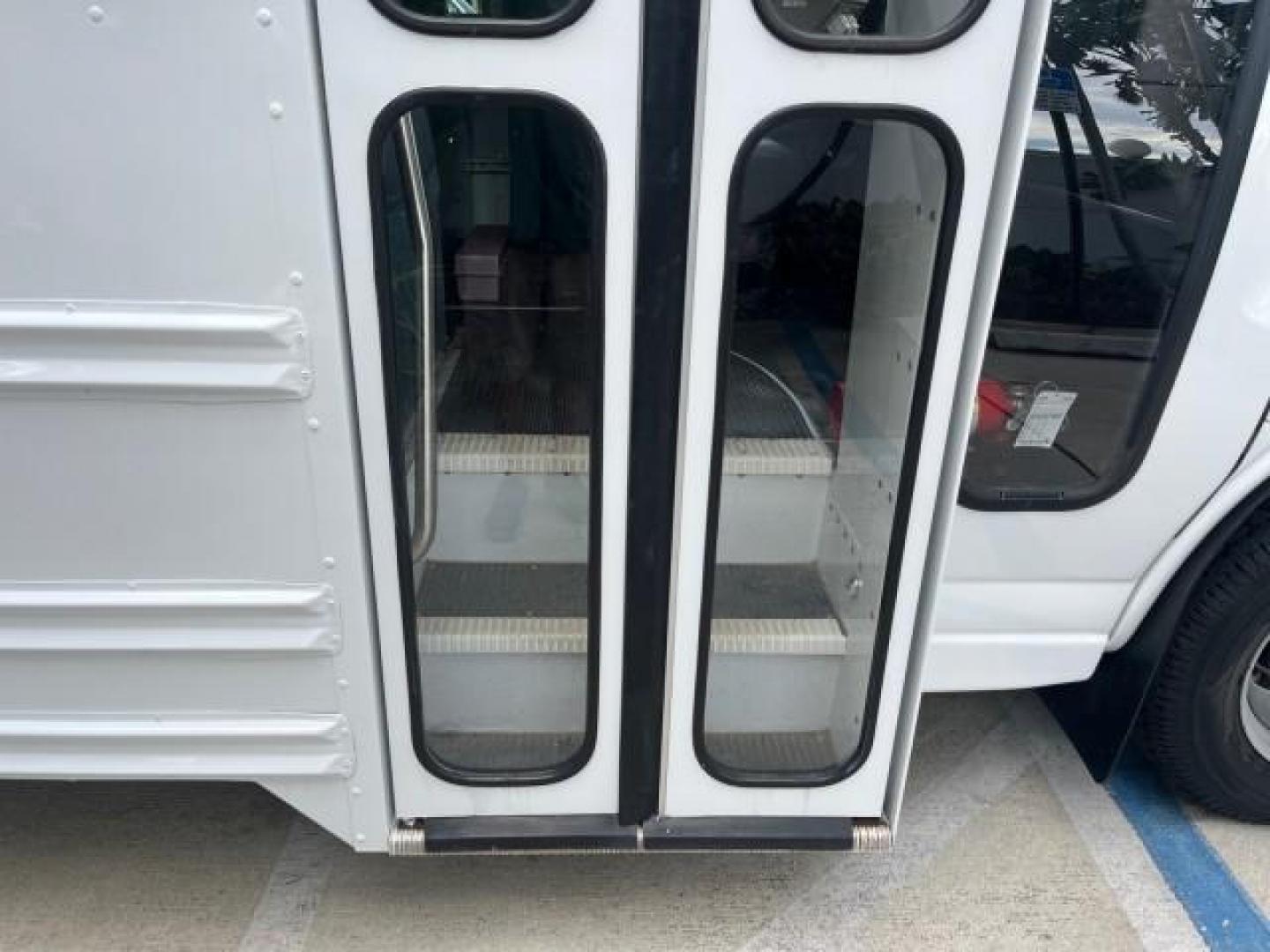 2004 Summit White /Neutral Chevrolet Express Commercial Cutaway BUS DRW LOW MILES 29,868 (1GBJG31U841) with an 6.0L Vortec 6000 V8 SFI Engine engine, Automatic transmission, located at 4701 North Dixie Hwy, Pompano Beach, FL, 33064, (954) 422-2889, 26.240938, -80.123474 - OUR WEBPAGE FLORIDACARS1.COM HAS OVER 100 PHOTOS AND FREE CARFAX LINK 2004 CHEVROLET EXPRESS G3500 IDEAL TO MAKE INTO A 5 WINDOW MINI BUS CAMPER LOTS OF OPTIONS OR LEAVE IT STOCK IF YOU NEED IT THIS WAY VIN: 1GBJG31U841216282 CUTAWAY DUAL AC ROOF REAR AIR DUALLY PERFECT 6.0L V8 F GASOLINE REAR WHEEL - Photo#86