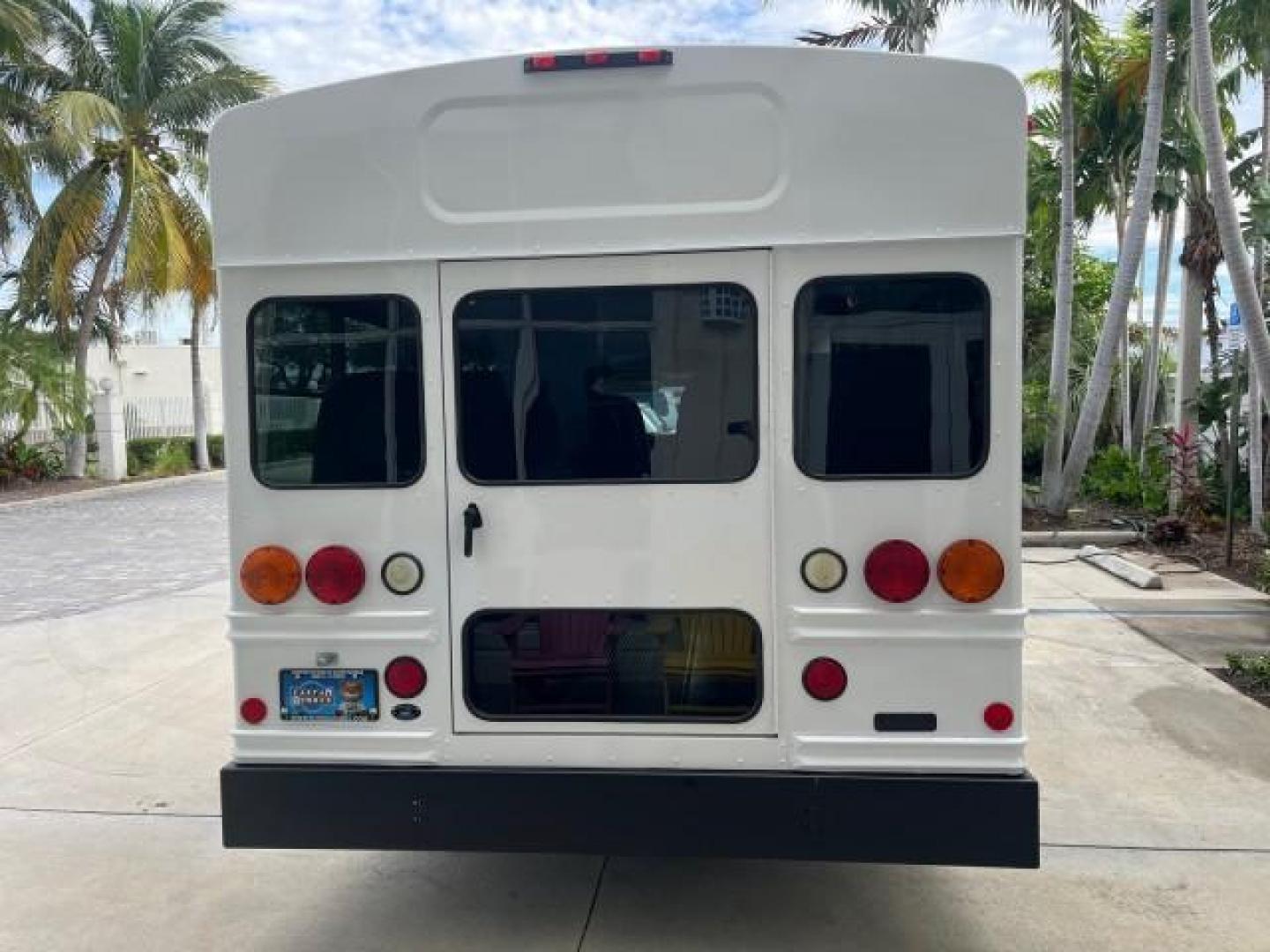 2004 Summit White /Neutral Chevrolet Express Commercial Cutaway BUS DRW LOW MILES 29,868 (1GBJG31U841) with an 6.0L Vortec 6000 V8 SFI Engine engine, Automatic transmission, located at 4701 North Dixie Hwy, Pompano Beach, FL, 33064, (954) 422-2889, 26.240938, -80.123474 - OUR WEBPAGE FLORIDACARS1.COM HAS OVER 100 PHOTOS AND FREE CARFAX LINK 2004 CHEVROLET EXPRESS G3500 IDEAL TO MAKE INTO A 5 WINDOW MINI BUS CAMPER LOTS OF OPTIONS OR LEAVE IT STOCK IF YOU NEED IT THIS WAY VIN: 1GBJG31U841216282 CUTAWAY DUAL AC ROOF REAR AIR DUALLY PERFECT 6.0L V8 F GASOLINE REAR WHEEL - Photo#87