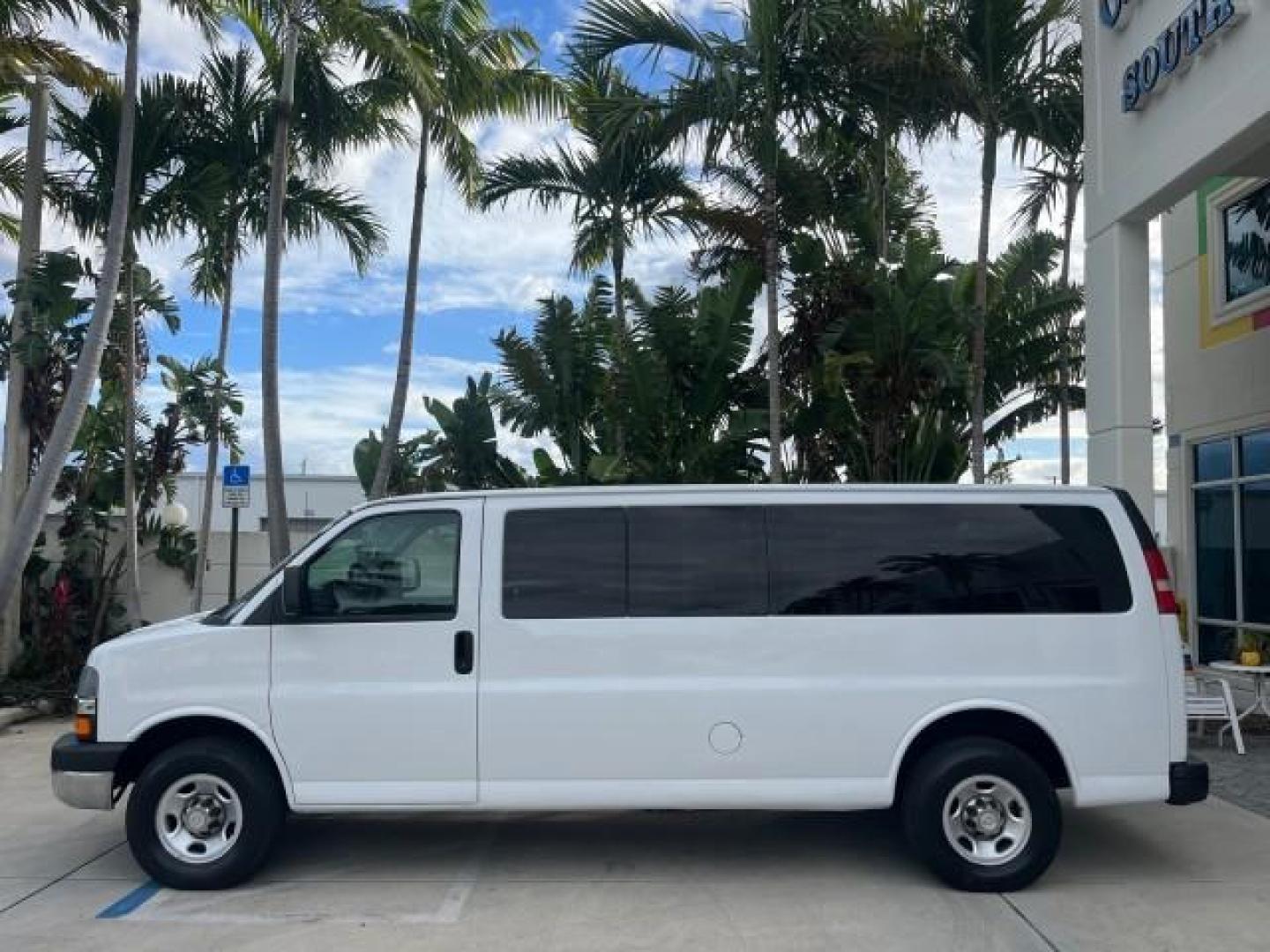 2007 Summit White /Medium Pewter Chevrolet Express 15 Passenger Van LOW MILES 33,128 (1GAHG39UX71) with an 6.0L Vortec 1000 V8 SFI Engine engine, Automatic transmission, located at 4701 North Dixie Hwy, Pompano Beach, FL, 33064, (954) 422-2889, 26.240938, -80.123474 - 2007 CHEVROLET EXPRESS LS 3500 15 PASS ROAD READY WORK READY VIN: 1GAHG39UX71130919 NO ACCIDENTS NO RECALLS VAN 13 SERVICE RECORDS 6.0L V8 F 1 OWNER 6.0L V8 15 PASSENGER GASOLINE POWER MIRRORS 4 ROW SEATS REAR WHEEL DRIVE LOW MILES 33,128 DUAL ZONE AC Active Head Restraints Anti-Theft System Auxilia - Photo#4