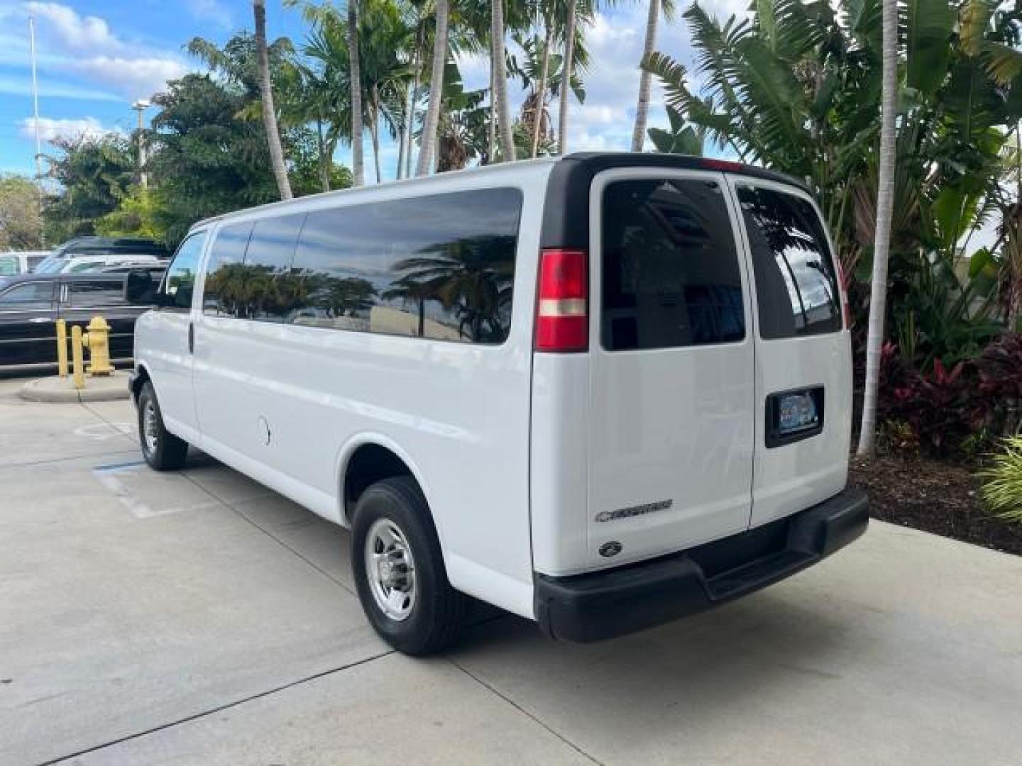 2007 Summit White /Medium Pewter Chevrolet Express 15 Passenger Van LOW MILES 33,128 (1GAHG39UX71) with an 6.0L Vortec 1000 V8 SFI Engine engine, Automatic transmission, located at 4701 North Dixie Hwy, Pompano Beach, FL, 33064, (954) 422-2889, 26.240938, -80.123474 - 2007 CHEVROLET EXPRESS LS 3500 15 PASS ROAD READY WORK READY VIN: 1GAHG39UX71130919 NO ACCIDENTS NO RECALLS VAN 13 SERVICE RECORDS 6.0L V8 F 1 OWNER 6.0L V8 15 PASSENGER GASOLINE POWER MIRRORS 4 ROW SEATS REAR WHEEL DRIVE LOW MILES 33,128 DUAL ZONE AC Active Head Restraints Anti-Theft System Auxilia - Photo#5