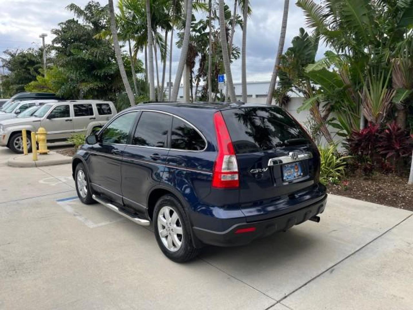 2007 Royal Blue Pearl /Black Honda CR-V 1 FL EX-L LOW MILES 79,354 (JHLRE38717C) with an 2.4L 4-Cyl Engine engine, Automatic transmission, located at 4701 North Dixie Hwy, Pompano Beach, FL, 33064, (954) 422-2889, 26.240938, -80.123474 - 2007 HONDA CR-V EX-L ROAD READY 2.4L I4 30 MPG VIN: JHLRE38717C079251 NO ACCIDENTS NO RECALLS 4 DOOR WAGON/SPORT UTILITY 1 OWNER FLORIDA POWER SUNROOF 2.4L I4 F DOHC 16V 14 SERVICE RECORDS GASOLINE LOW MILES 79,337 HEATED MIRRORS FRONT WHEEL DRIVE POWER HEATED LEATHER SEATS Active Head Restraints An - Photo#5