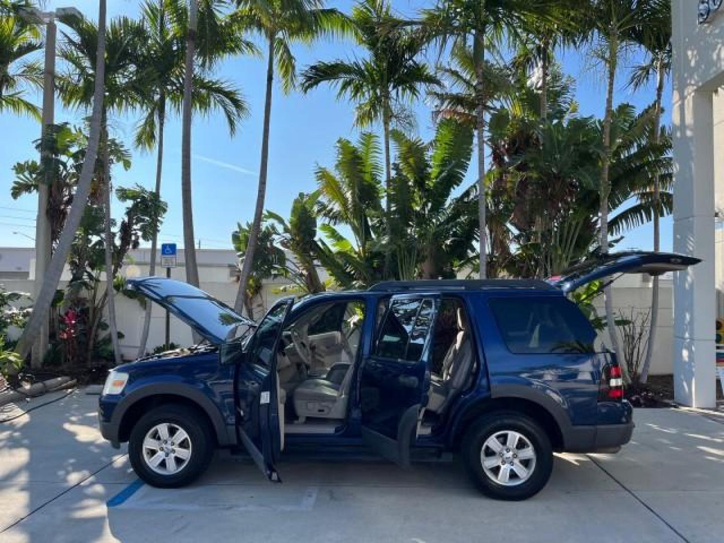 2006 Dark Blue Pearl Metallic /Camel Ford Explorer 4x4 XLT LOW MILES 65,875 (1FMEU73E66U) with an 4.0L SOHC V6 Engine engine, Automatic transmission, located at 4701 North Dixie Hwy, Pompano Beach, FL, 33064, (954) 422-2889, 26.240938, -80.123474 - 2006 FORD EXPLORER XLT NEW $ 36,450 ROAD READY VIN: 1FMEU73E66UA13889 LOW MILES 65,875 4.0L V6 4 DOOR WAGON/SPORT UTILITY 1 OWNER FLORIDA 4X4 4.0L V6 F SOHC 4WD ON DEMAND DVD GASOLINE NO ACCIDENTS SUNROOF REAR WHEEL DRIVE W/ 4X4 3 ROW SEATS XLT 4WD Anti-Theft System Approach Lights Black Roof Rack C - Photo#8