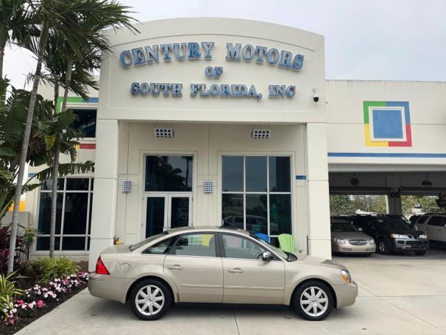 2005 Pueblo Gold Metallic /Pebble Tan Ford Five Hundred 1 FL Limited LOW MILES 36,412 (1FAHP25165G) with an 3.0L DOHC SMPI 24-Valve V6 Duratec Engine engine, Automatic transmission, located at 4701 North Dixie Hwy, Pompano Beach, FL, 33064, (954) 422-2889, 26.240938, -80.123474 - 2005 FORD FIVE HUNDRED LIMITED NEW $ 27,125 ROAD READY VIN: 1FAHP25165G185090 SUNROOF NO ACCIDENTS NO RECALLS SEDAN 4 DR LIMITED 1 OWNER FLORIDA 29 MPG 3.0L V6 F PARK SENSORS POWER HEATED LEATHER SEATS GASOLINE DUAL ZONE AC POWER HEATED MIRRORS FRONT WHEEL DRIVE LOW MILES 36,412 14 SERVICE RECORDS A - Photo#0