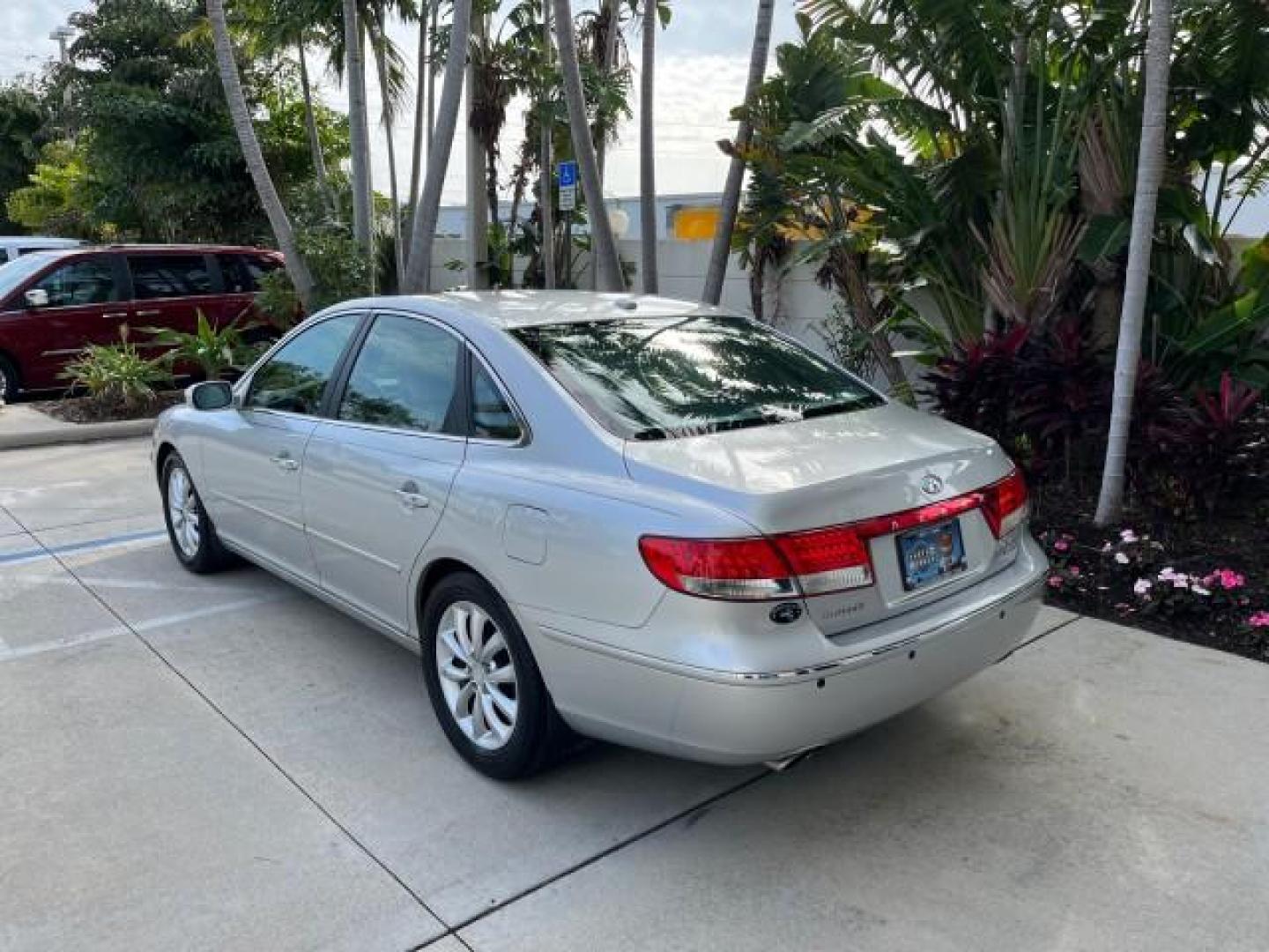 2008 Steel Gray /Gray Hyundai Azera 1 FL Limited LOW MILES 43,273 (KMHFC46F08A) with an 3.8L MPI DOHC CVVT 24-Valve Variable Intake System V6 Engine engine, Automatic transmission, located at 4701 North Dixie Hwy, Pompano Beach, FL, 33064, (954) 422-2889, 26.240938, -80.123474 - 2008 HYUNDAI AZERA LIMITED NEW $29,025 ROAD READY VIN: KMHFC46F08A292724 POWER LEATHER SEATS SEDAN 4 DR POWER SUNROOF 28 MPG 3.8L V6 F DOHC 24V HEATED MIRRORS NO ACCIDENTS NO RECALLS GASOLINE 26 SERVICE RECORDS LOW MILE 43,273 DUAL AC FRONT WHEEL DRIVE BRAKING ASSIST 1 OWNER FLORIDA Active Head Rest - Photo#5