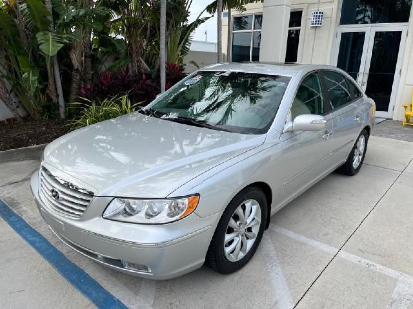 2008 Steel Gray /Gray Hyundai Azera 1 FL Limited LOW MILES 43,273 (KMHFC46F08A) with an 3.8L MPI DOHC CVVT 24-Valve Variable Intake System V6 Engine engine, Automatic transmission, located at 4701 North Dixie Hwy, Pompano Beach, FL, 33064, (954) 422-2889, 26.240938, -80.123474 - 2008 HYUNDAI AZERA LIMITED NEW $29,025 ROAD READY VIN: KMHFC46F08A292724 POWER LEATHER SEATS SEDAN 4 DR POWER SUNROOF 28 MPG 3.8L V6 F DOHC 24V HEATED MIRRORS NO ACCIDENTS NO RECALLS GASOLINE 26 SERVICE RECORDS LOW MILE 43,273 DUAL AC FRONT WHEEL DRIVE BRAKING ASSIST 1 OWNER FLORIDA Active Head Rest - Photo#74