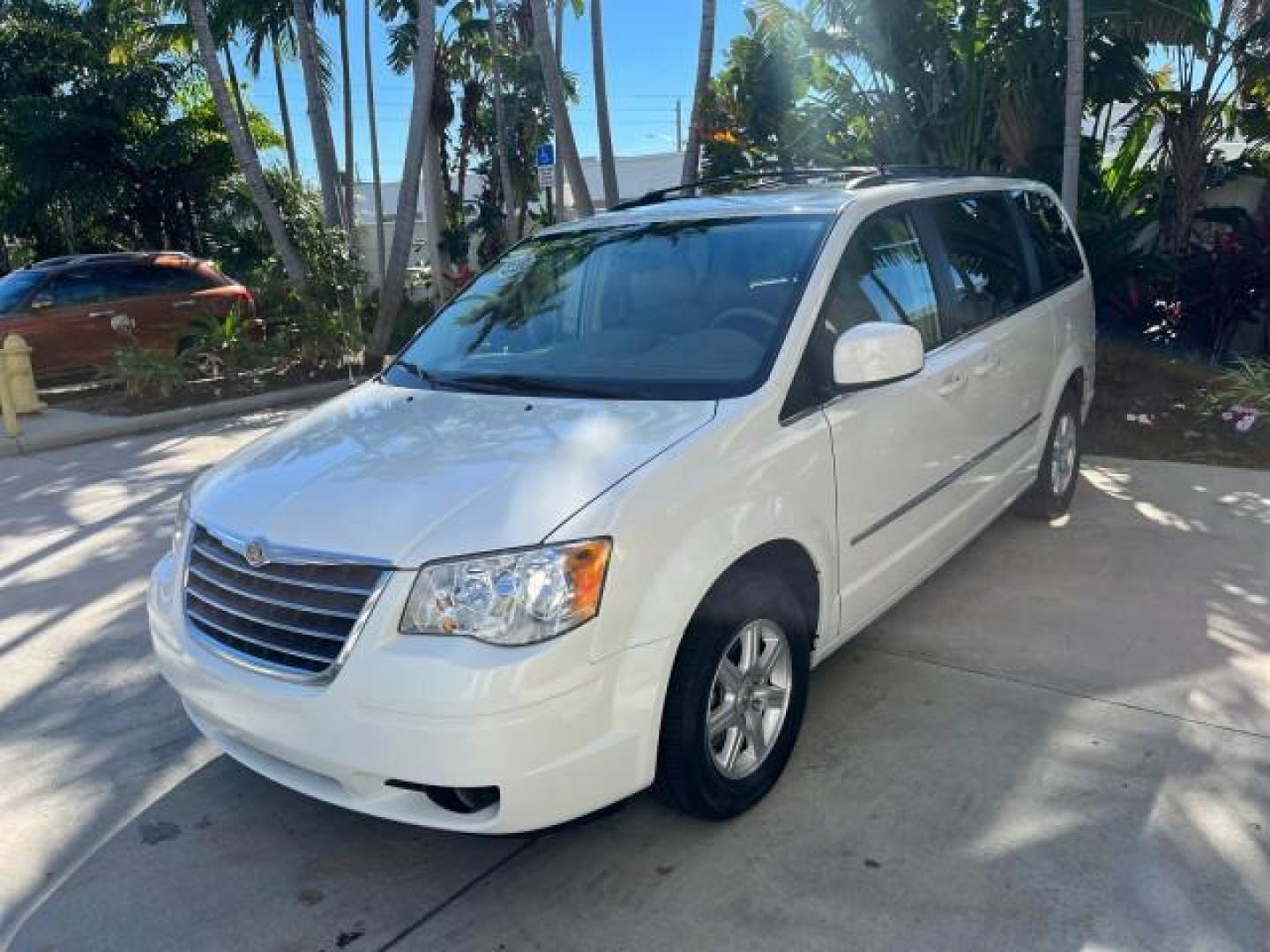 2009 Stone White /Pebble Beige/Cream Chrysler Town and Country 1 FL Touring LOW MILES 36,956 (2A8HR54109R) with an 3.8L OHV SMPI V6 Engine engine, Automatic transmission, located at 4701 North Dixie Hwy, Pompano Beach, FL, 33064, (954) 422-2889, 26.240938, -80.123474 - 2009 CHRYSLER TOWN AND COUNTRY TOURING ROAD READY 3.8L V6 VIN: 2A8HR54109R504942 NO ACCIDENTS VAN 1 OWNER FLORIDA 3.8L V6 F OHV 12V POWER MIRRORS 3 ROW SEATS GASOLINE DUAL ZONE AC LOW MILES 36,956 FRONT WHEEL DRIVE POWER LIFTGATE POWER SLIDING DOORS Alloy Wheels Anti-Theft System Approach Lights Bla - Photo#3