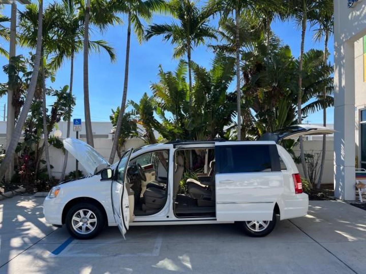 2009 Stone White /Pebble Beige/Cream Chrysler Town and Country 1 FL Touring LOW MILES 36,956 (2A8HR54109R) with an 3.8L OHV SMPI V6 Engine engine, Automatic transmission, located at 4701 North Dixie Hwy, Pompano Beach, FL, 33064, (954) 422-2889, 26.240938, -80.123474 - 2009 CHRYSLER TOWN AND COUNTRY TOURING ROAD READY 3.8L V6 VIN: 2A8HR54109R504942 NO ACCIDENTS VAN 1 OWNER FLORIDA 3.8L V6 F OHV 12V POWER MIRRORS 3 ROW SEATS GASOLINE DUAL ZONE AC LOW MILES 36,956 FRONT WHEEL DRIVE POWER LIFTGATE POWER SLIDING DOORS Alloy Wheels Anti-Theft System Approach Lights Bla - Photo#8