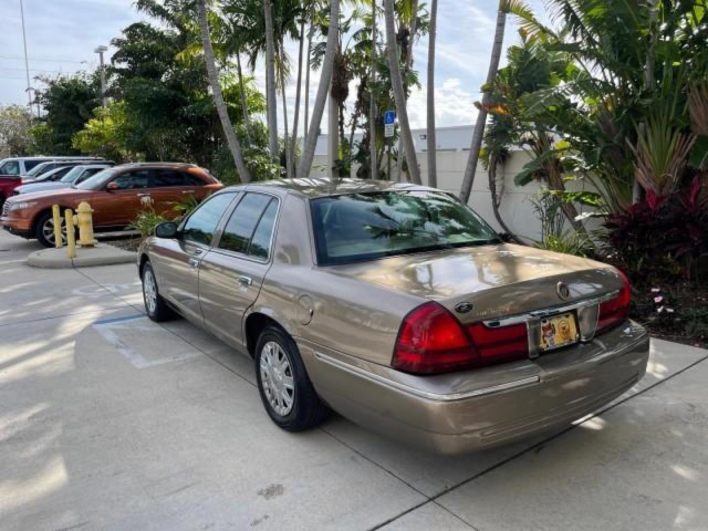 2005 Arizona Beige Metallic /Light Flint Mercury Grand Marquis 1 FL GS LOW MILES 43,746 (2MEFM74W95X) with an 4.6L OHC SEFI V8 Engine engine, Automatic transmission, located at 4701 North Dixie Hwy, Pompano Beach, FL, 33064, (954) 422-2889, 26.240938, -80.123474 - 2005 MERCURY GRAND MARQUIS GS ROAD READY 4.6L V8 VIN: 2MEFM74W95X643217 NO RECALLS POWER MIRRORS SEDAN 4 DR FLORIDA OWNER 4.6L V8 F DOHC LOW MILES 43,746 GASOLINE 13 SERVICE RECORDS REAR WHEEL DRIVE POWER LEATHER SEATS ABS Brakes AM/FM Stereo Air Conditioning Automatic Transmission CD Audio Cloth Se - Photo#5