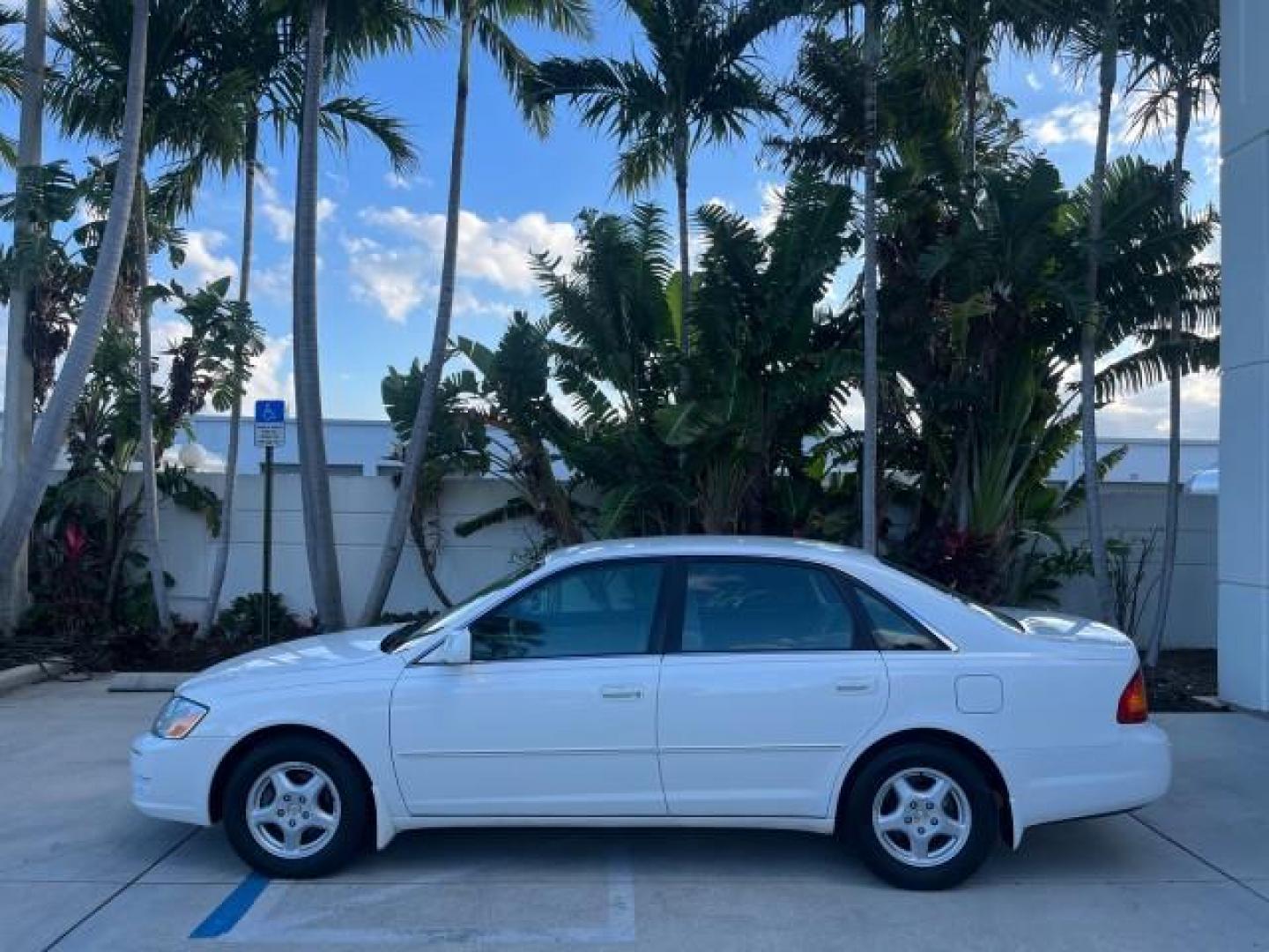 2001 Diamond White Pearl /Stone Toyota Avalon XL w/Bucket Seats LOW MILES 56,967 (4T1BF28B31U) with an 3.0L 4-Cam MPFI 24-Valve V6 Aluminum Alloy Engine engine, Automatic transmission, located at 4701 North Dixie Hwy, Pompano Beach, FL, 33064, (954) 422-2889, 26.240938, -80.123474 - 2001 TOYOTA AVALON XL ROAD READY 29 MPG VIN: 4T1BF28B31U157763 LOW MILES 56,967 SEDAN 4 DR 1 OWNER 3.0L V6 3.0L V6 F DOHC 24V NO RECALLS GASOLINE POWER SEATS FRONT WHEEL DRIVE NONE-SMOKER POWER MIRRORS Approach Lights Cruise Control FWD Front Bucket Seats Side Airbags THIS IS ONE OF THE NICEST AVALO - Photo#4