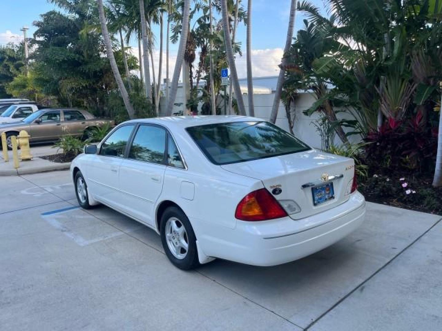 2001 Diamond White Pearl /Stone Toyota Avalon XL w/Bucket Seats LOW MILES 56,967 (4T1BF28B31U) with an 3.0L 4-Cam MPFI 24-Valve V6 Aluminum Alloy Engine engine, Automatic transmission, located at 4701 North Dixie Hwy, Pompano Beach, FL, 33064, (954) 422-2889, 26.240938, -80.123474 - 2001 TOYOTA AVALON XL ROAD READY 29 MPG VIN: 4T1BF28B31U157763 LOW MILES 56,967 SEDAN 4 DR 1 OWNER 3.0L V6 3.0L V6 F DOHC 24V NO RECALLS GASOLINE POWER SEATS FRONT WHEEL DRIVE NONE-SMOKER POWER MIRRORS Approach Lights Cruise Control FWD Front Bucket Seats Side Airbags THIS IS ONE OF THE NICEST AVALO - Photo#5