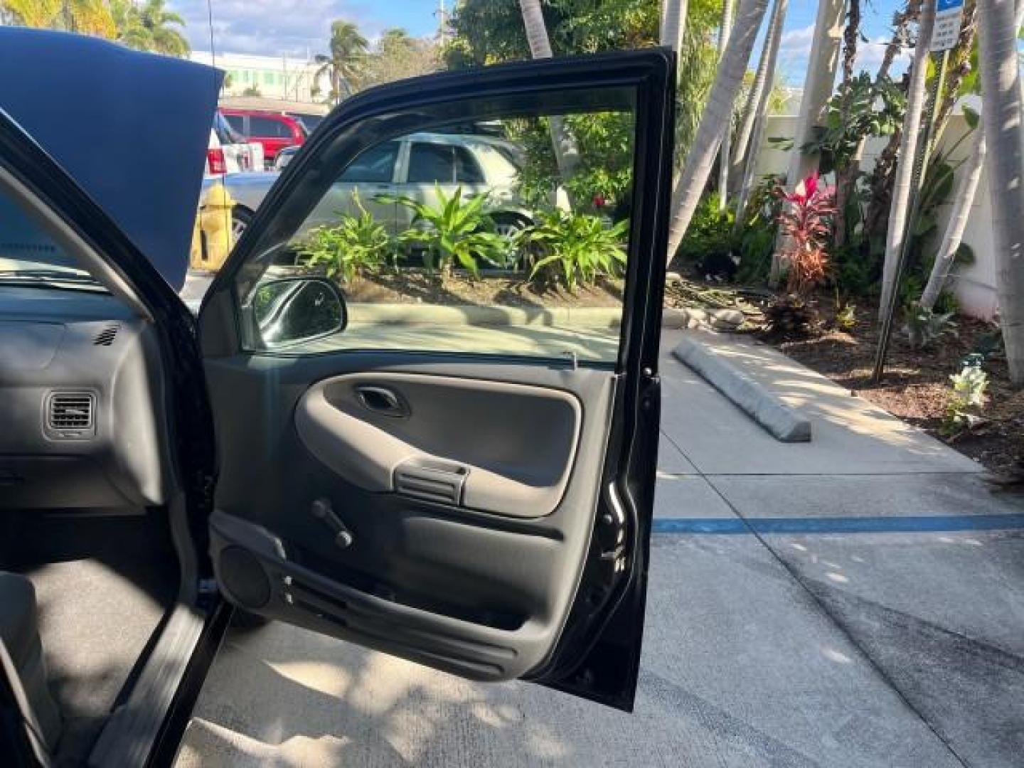 2004 Black /Medium Gray Chevrolet Tracker 4x4 loaded LOW MILES 73,735 (2CNBJ134246) with an 2.5L DOHC 24-Valve V6 Multi-Port Fuel Injection Engine engine, Automatic transmission, located at 4701 North Dixie Hwy, Pompano Beach, FL, 33064, (954) 422-2889, 26.240938, -80.123474 - OUR WEBPAGE FLORIDACARS1.COM HAS OVER 100 PHOTOS AND FREE CARFAX LINK 2004 CHEVROLET TRACKER ROAD READY 2.5L V6 VIN: 2CNBJ134246916181 NO ACCIDENTS 4 DOOR WAGON/SPORT UTILITY NO RECALLS 4X4 2.5L V6 F LOW MILES 73,735 GASOLINE ON DEMAND 4WD REAR WHEEL DRIVE W/ 4X4 20 SERVICE RECORDS 4WD Alloy Wheels - Photo#11