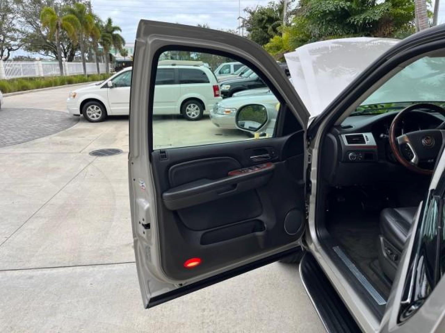 2007 Quicksilver /Ebony/Ebony Cadillac Escalade AWD SUNROOFLOW MILES 60,993 (1GYFK63877R) with an 6.2L Vortec 1000 VVT V8 SFI Engine engine, Automatic transmission, located at 4701 North Dixie Hwy, Pompano Beach, FL, 33064, (954) 422-2889, 26.240938, -80.123474 - 2007 CADILLAC ESCALADE NEW $ 59,100 ROAD READY VIN: 1GYFK63877R311160 NO ACCIDENTS NO RECALLS 4 DOOR WAGON/SPORT UTILITY LOW MILES 60,993 6.2L V8 6.2L V8 F ALL WHEEL DRIVE SUNROOF LEATHER SEATS GASOLINE 3 ROW LEATHER SEATS BLUETOOTH AWD ALL WHEEL DRIVE 20 SERVICE RECORDS PARKING SENSORS DUAL AC AWD - Photo#9