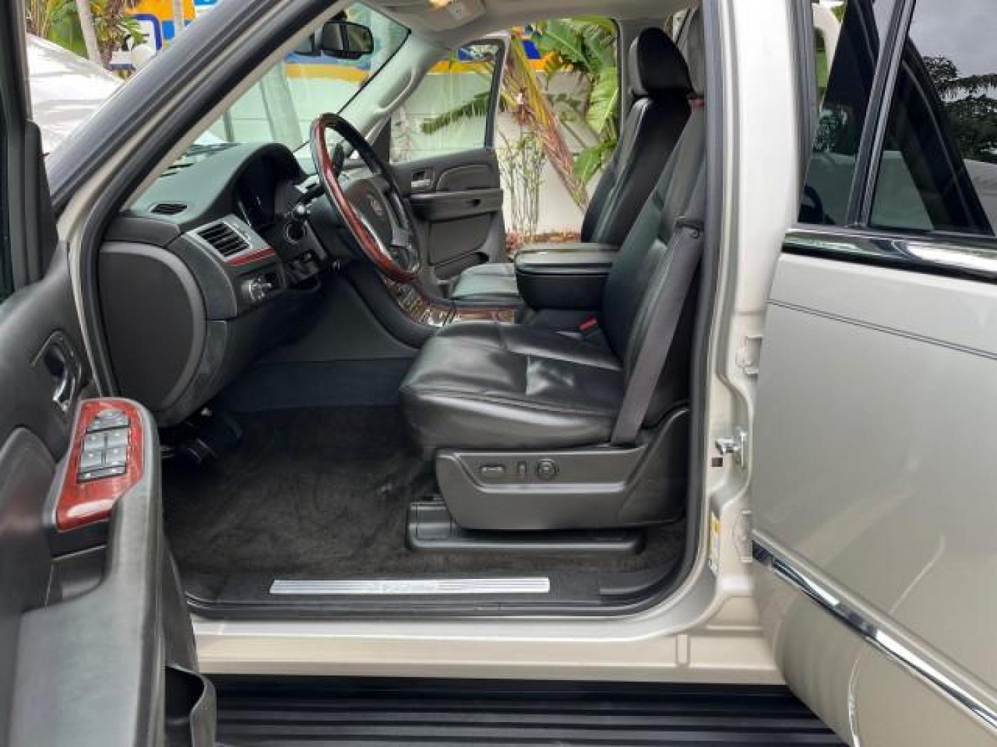 2007 Quicksilver /Ebony/Ebony Cadillac Escalade AWD SUNROOFLOW MILES 60,993 (1GYFK63877R) with an 6.2L Vortec 1000 VVT V8 SFI Engine engine, Automatic transmission, located at 4701 North Dixie Hwy, Pompano Beach, FL, 33064, (954) 422-2889, 26.240938, -80.123474 - 2007 CADILLAC ESCALADE NEW $ 59,100 ROAD READY VIN: 1GYFK63877R311160 NO ACCIDENTS NO RECALLS 4 DOOR WAGON/SPORT UTILITY LOW MILES 60,993 6.2L V8 6.2L V8 F ALL WHEEL DRIVE SUNROOF LEATHER SEATS GASOLINE 3 ROW LEATHER SEATS BLUETOOTH AWD ALL WHEEL DRIVE 20 SERVICE RECORDS PARKING SENSORS DUAL AC AWD - Photo#10