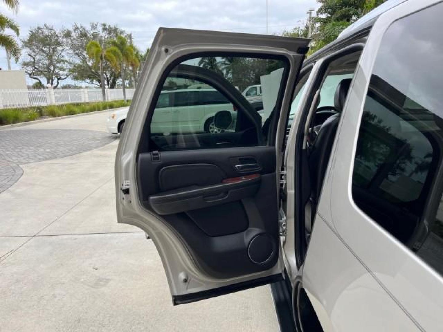 2007 Quicksilver /Ebony/Ebony Cadillac Escalade AWD SUNROOFLOW MILES 60,993 (1GYFK63877R) with an 6.2L Vortec 1000 VVT V8 SFI Engine engine, Automatic transmission, located at 4701 North Dixie Hwy, Pompano Beach, FL, 33064, (954) 422-2889, 26.240938, -80.123474 - 2007 CADILLAC ESCALADE NEW $ 59,100 ROAD READY VIN: 1GYFK63877R311160 NO ACCIDENTS NO RECALLS 4 DOOR WAGON/SPORT UTILITY LOW MILES 60,993 6.2L V8 6.2L V8 F ALL WHEEL DRIVE SUNROOF LEATHER SEATS GASOLINE 3 ROW LEATHER SEATS BLUETOOTH AWD ALL WHEEL DRIVE 20 SERVICE RECORDS PARKING SENSORS DUAL AC AWD - Photo#13